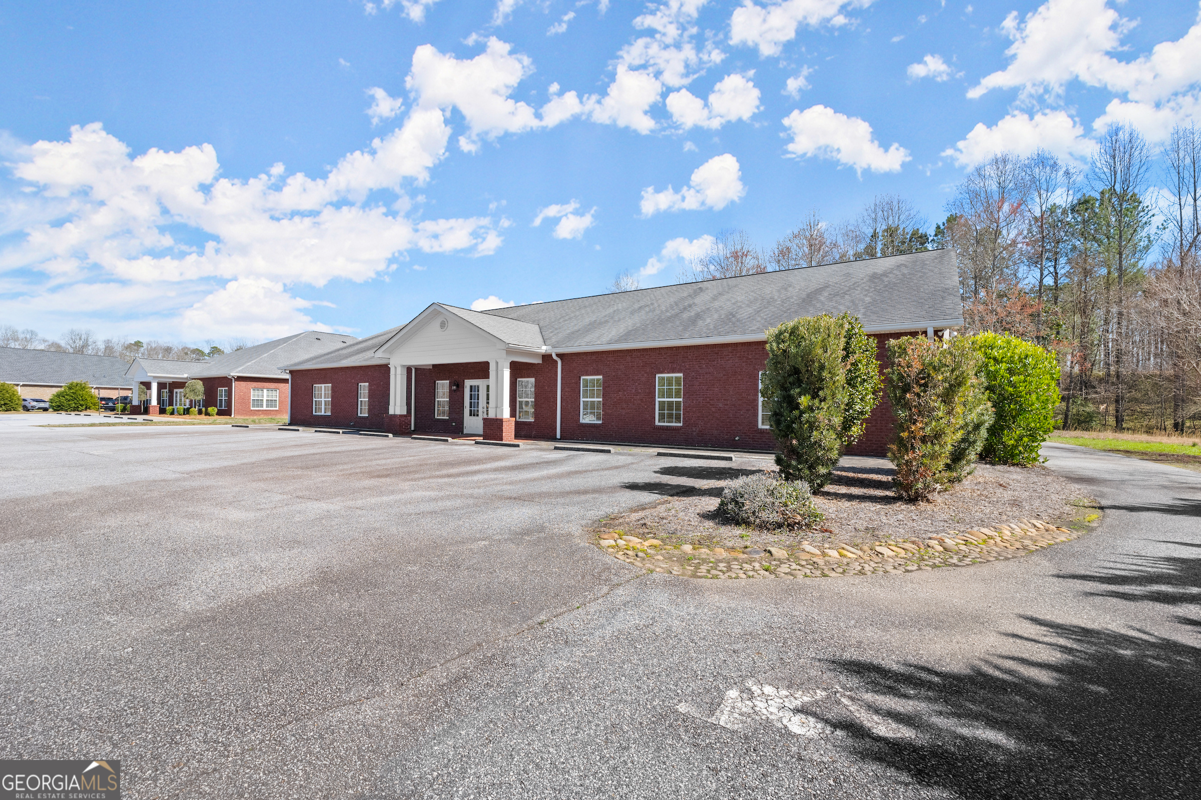 135 Midway Crossing Property Photo 3