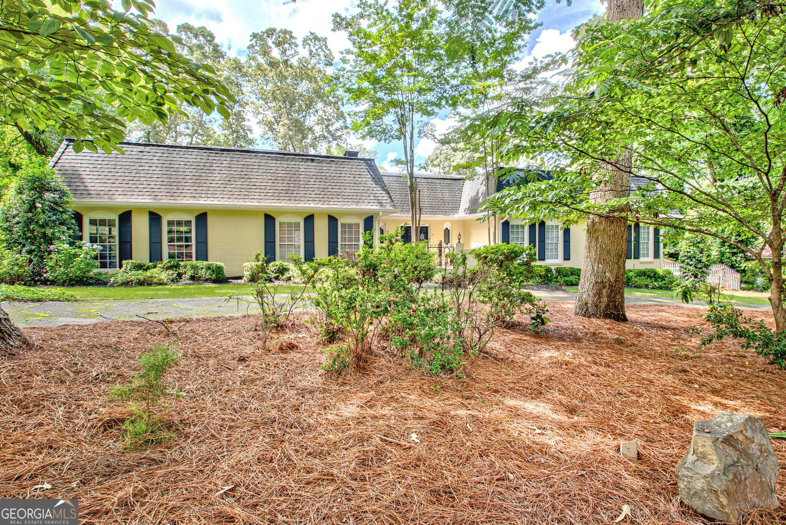 522 Golfview Property Photo 3