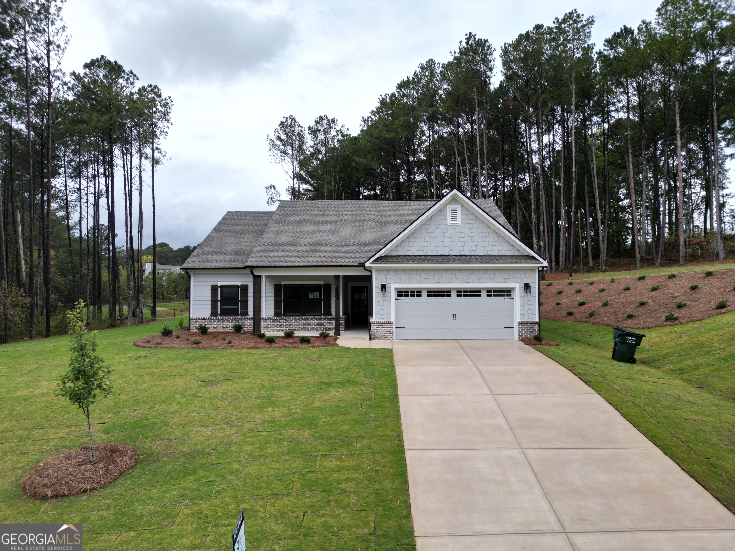 1038 Red Oak Lane Property Photo 1
