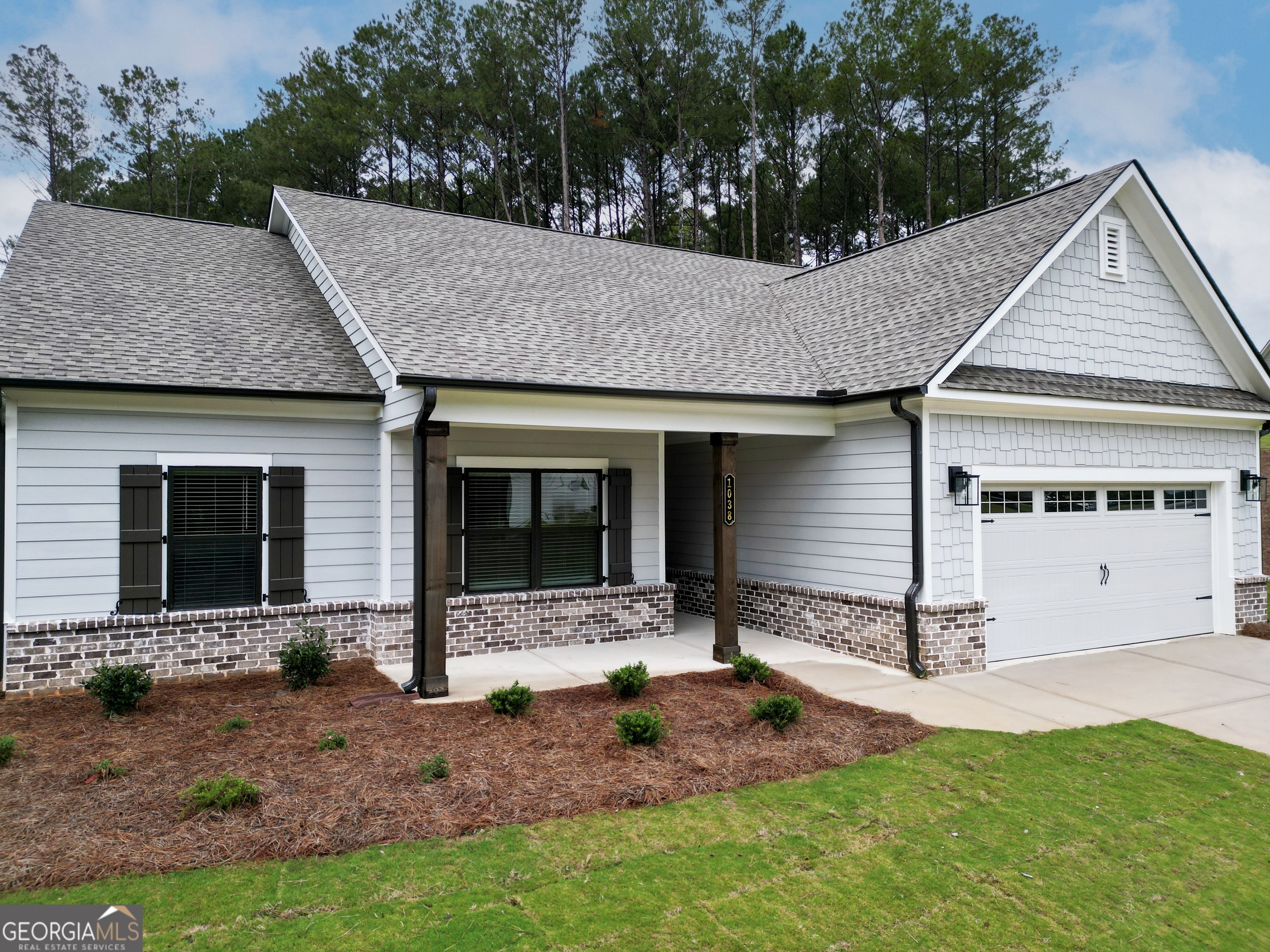 1038 Red Oak Lane Property Photo 2