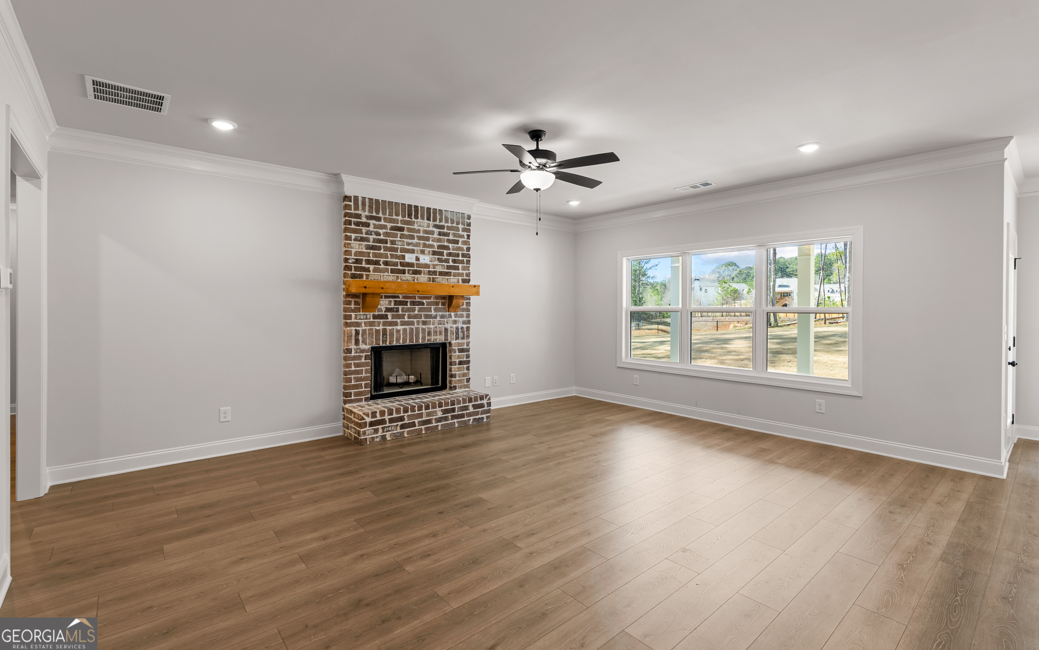 1038 Red Oak Lane Property Photo 6
