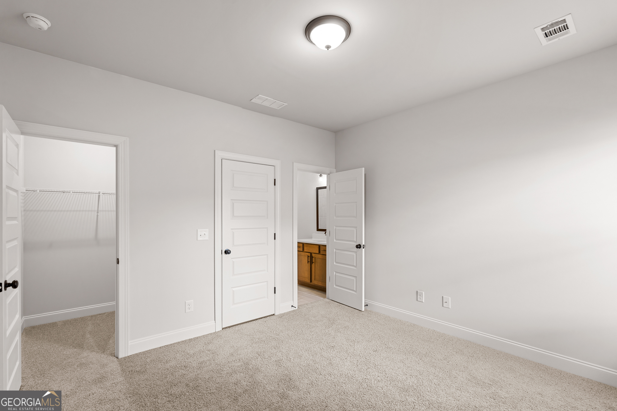 1038 Red Oak Lane Property Photo 13