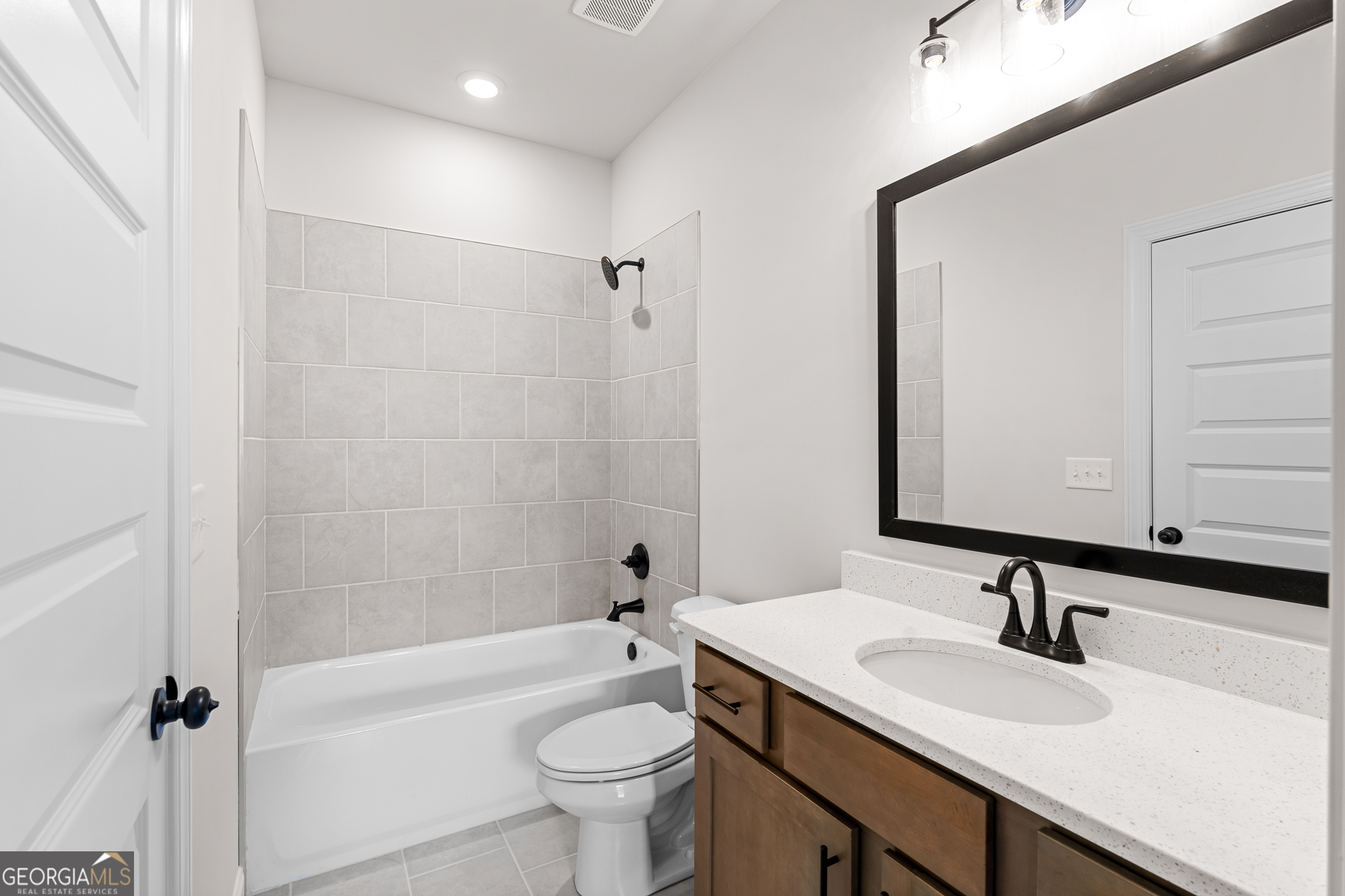 1038 Red Oak Lane Property Photo 14