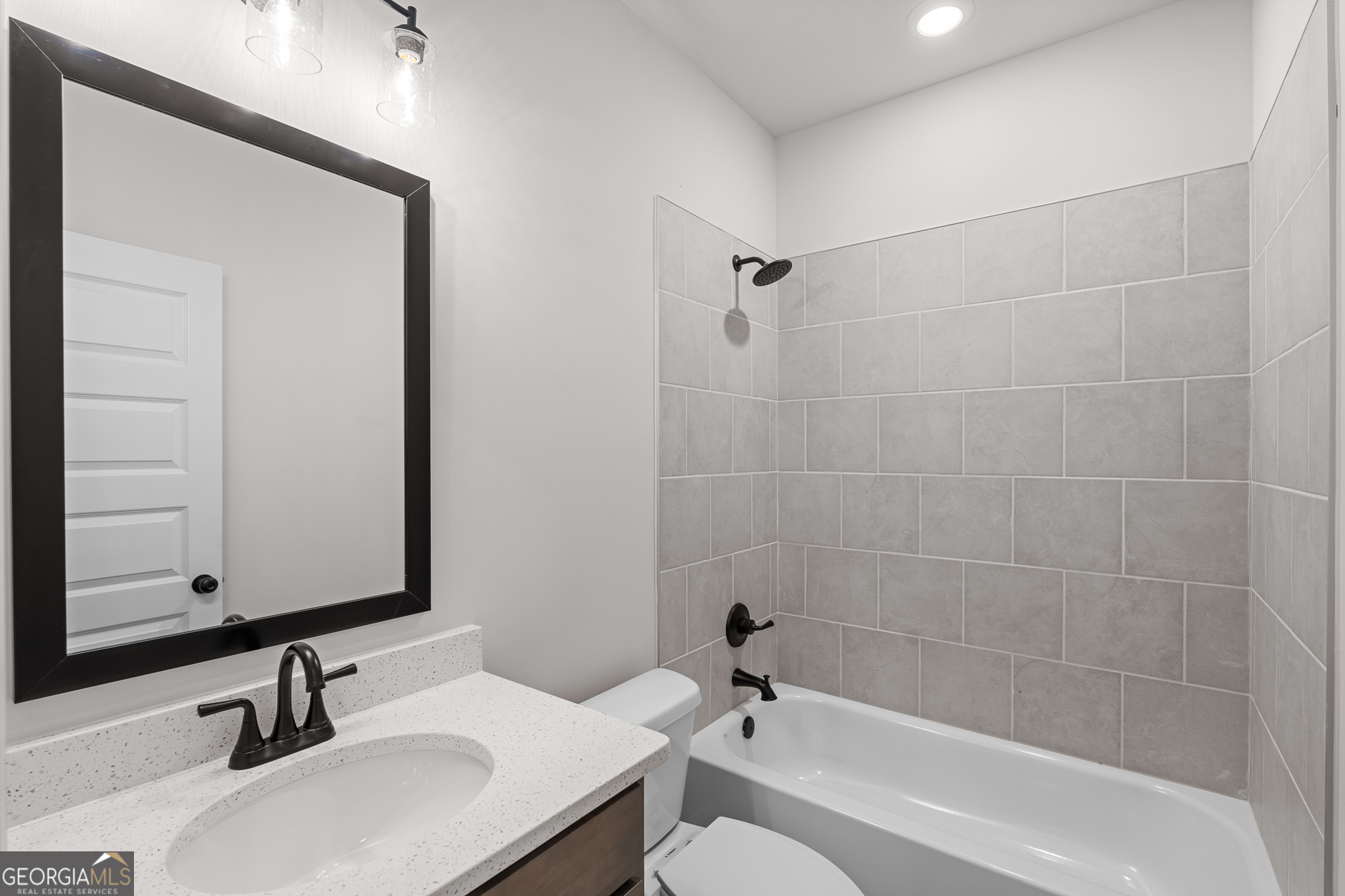 1038 Red Oak Lane Property Photo 23