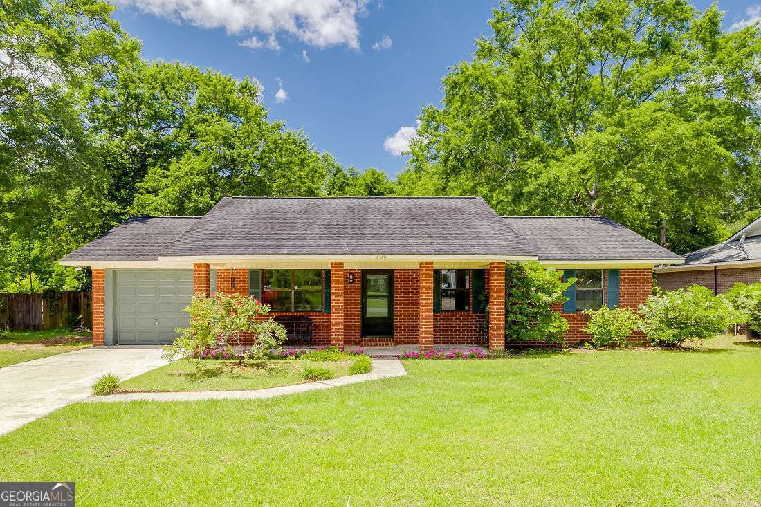 208 Lord Effingham Drive Property Photo 1