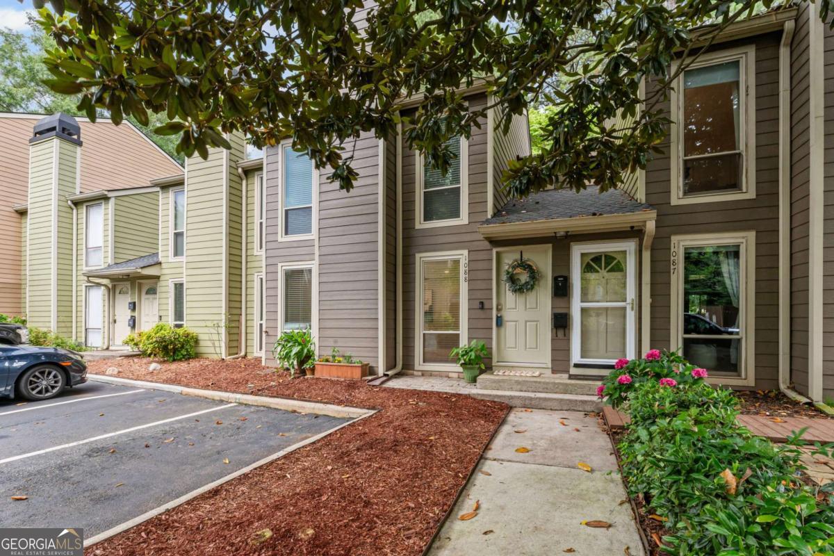 1088 Riverbend Club Drive Se Property Photo 1