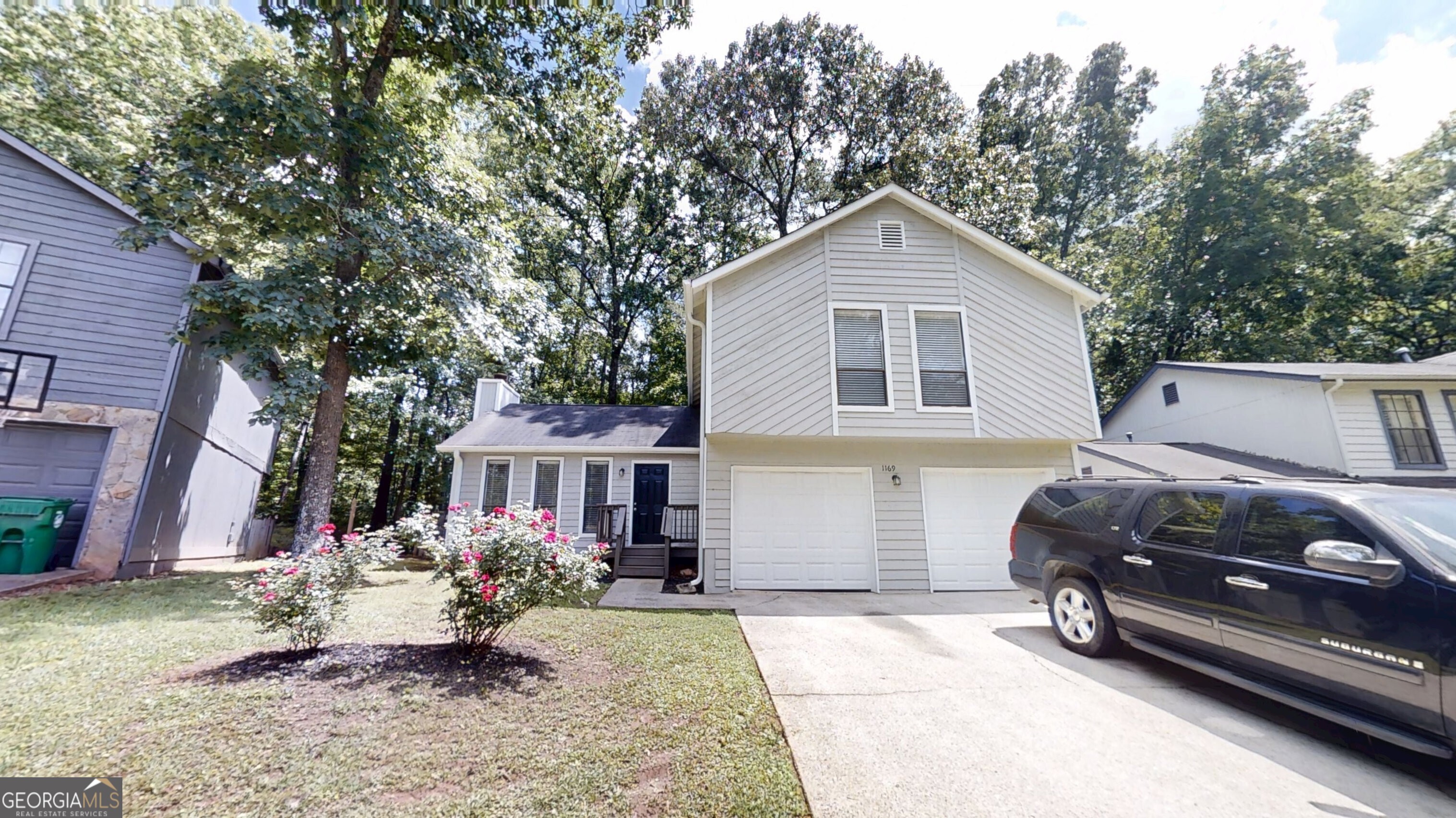 1169 Oaks Place Property Photo 1