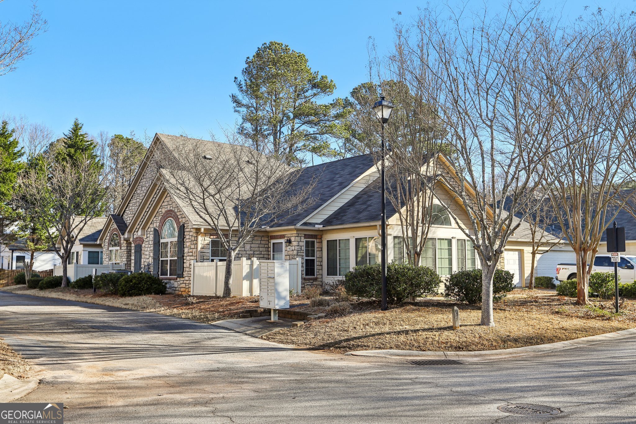 302 Gladstone Drive Property Photo 1