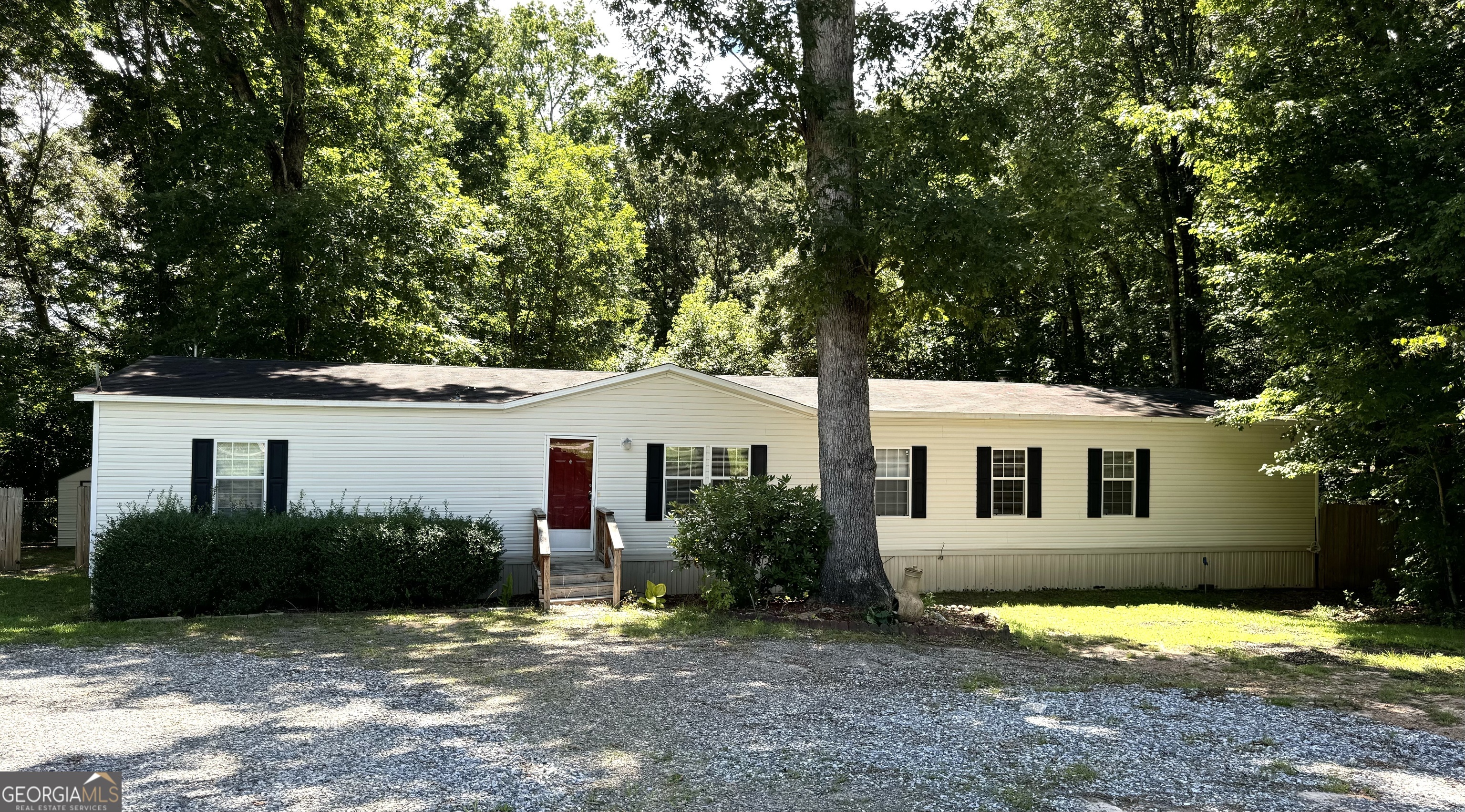 1929 Asbestos Road Property Photo 1