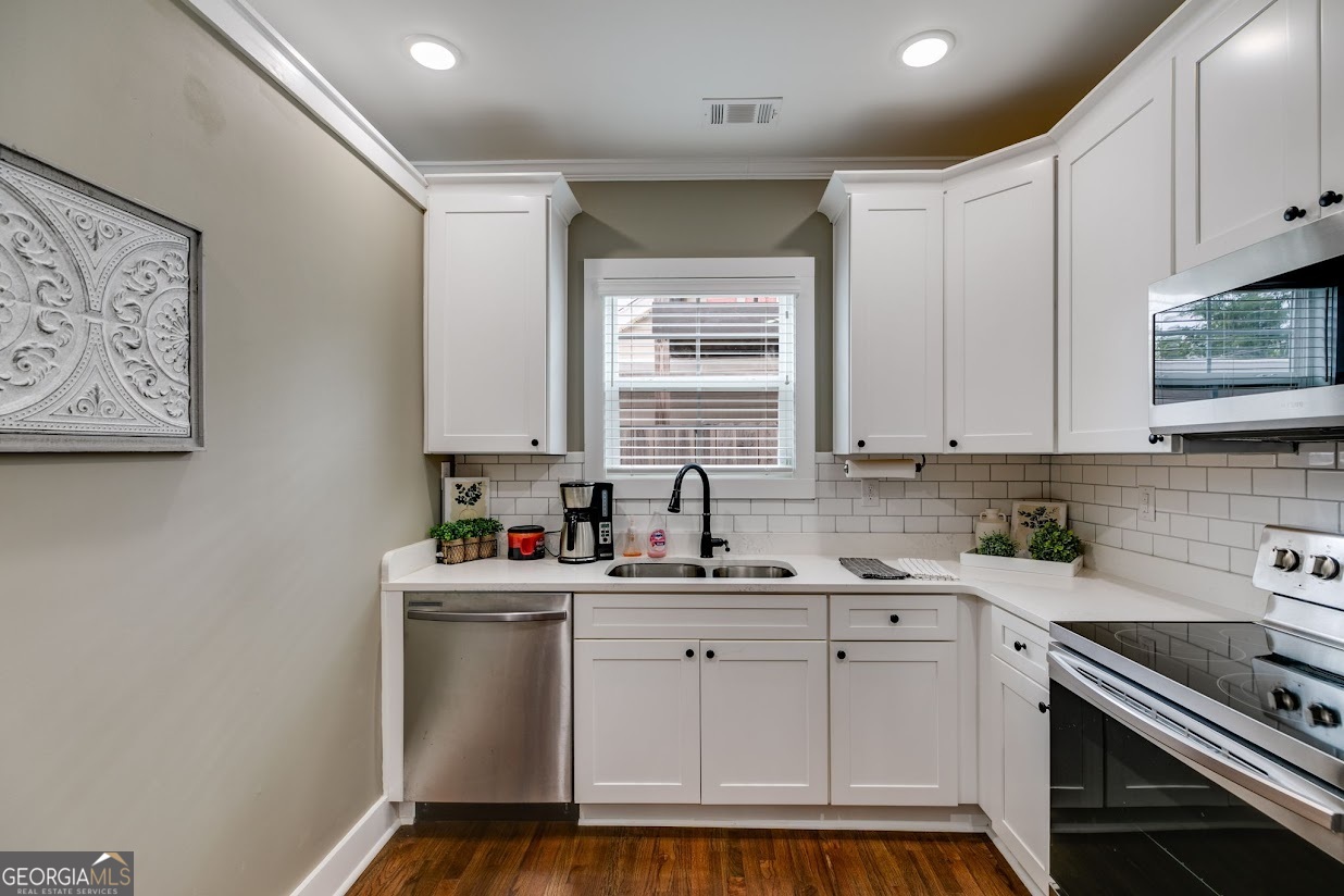 107 College Street Property Photo 11