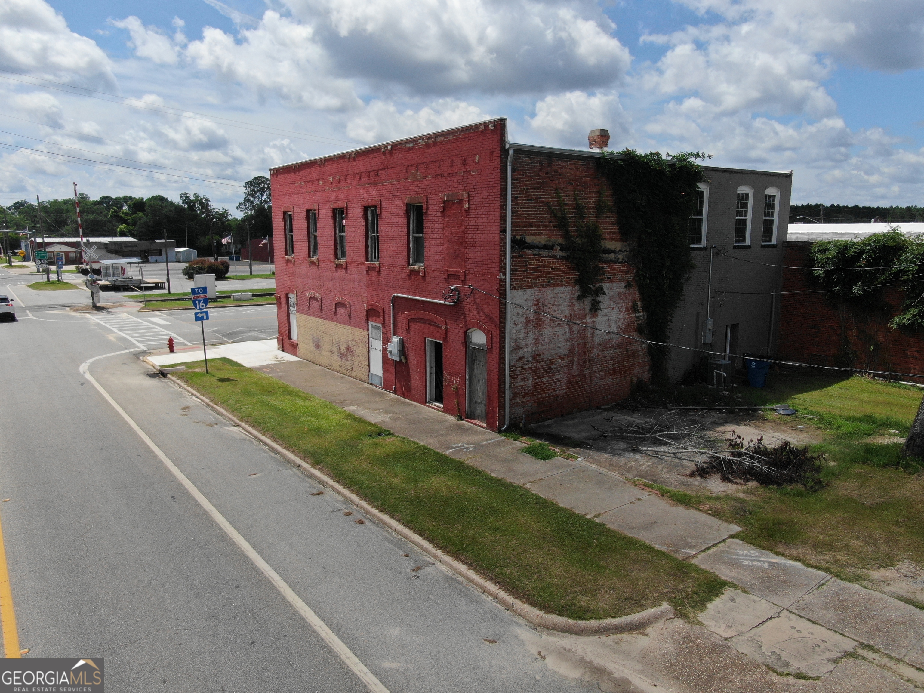 2 W Railroad Avenue Property Photo 2