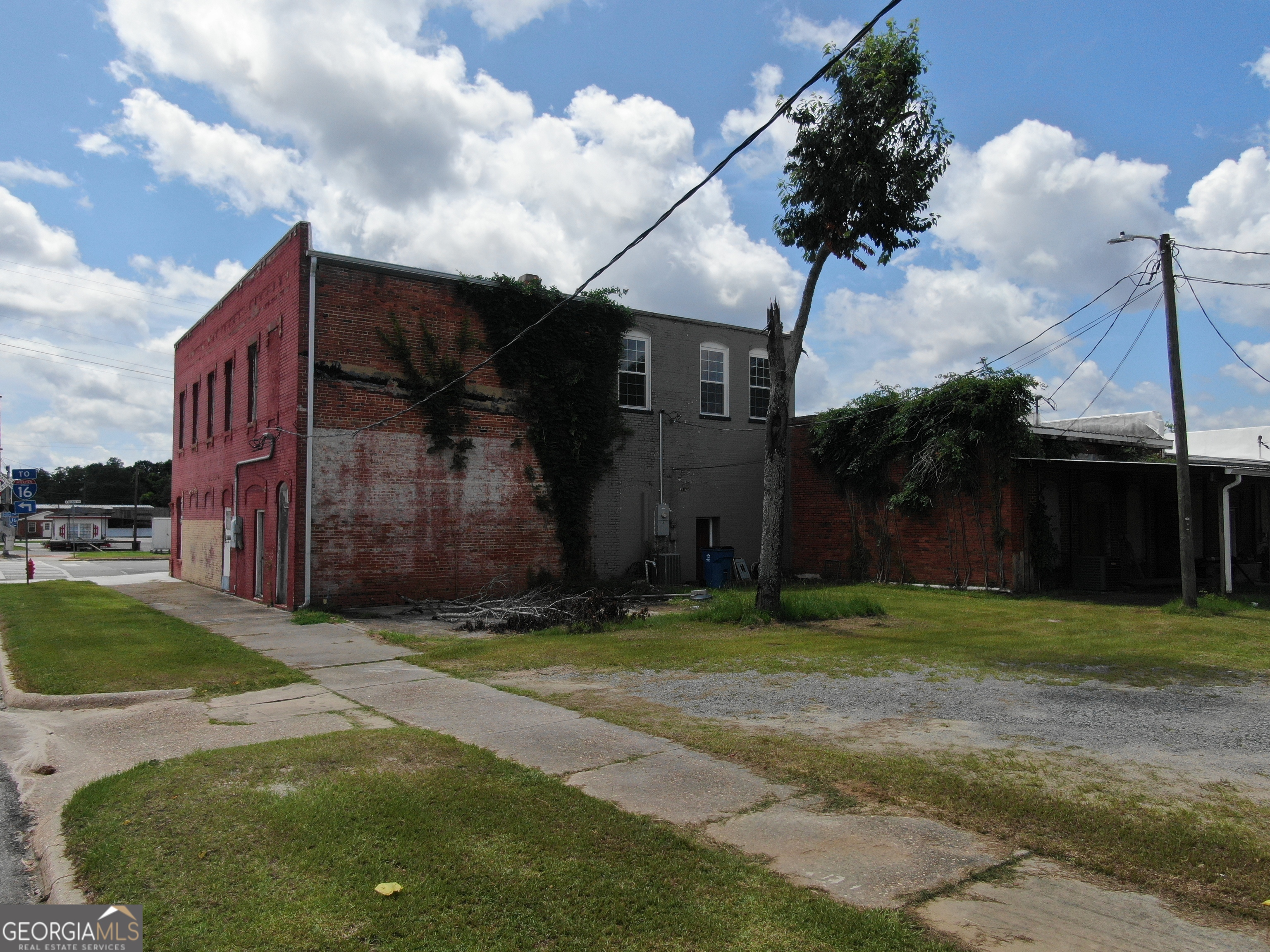 2 W Railroad Avenue Property Photo 5