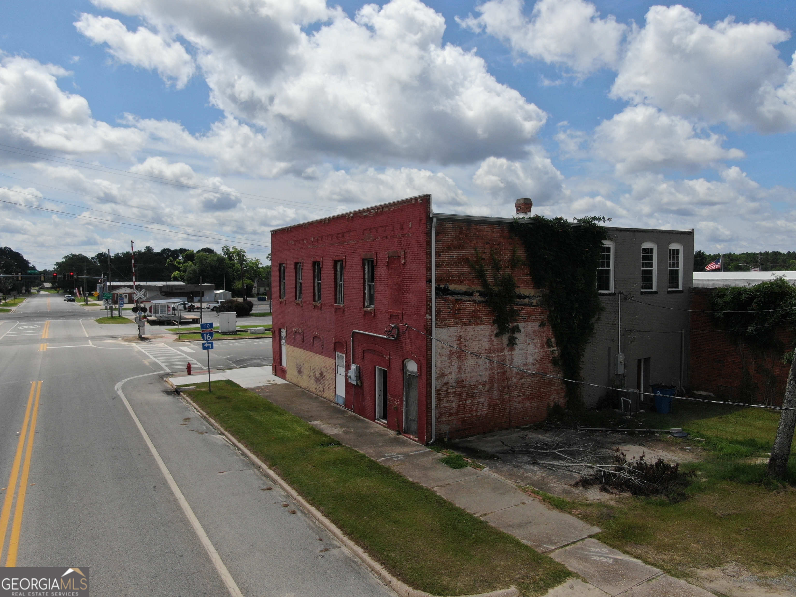 2 W Railroad Avenue Property Photo 6