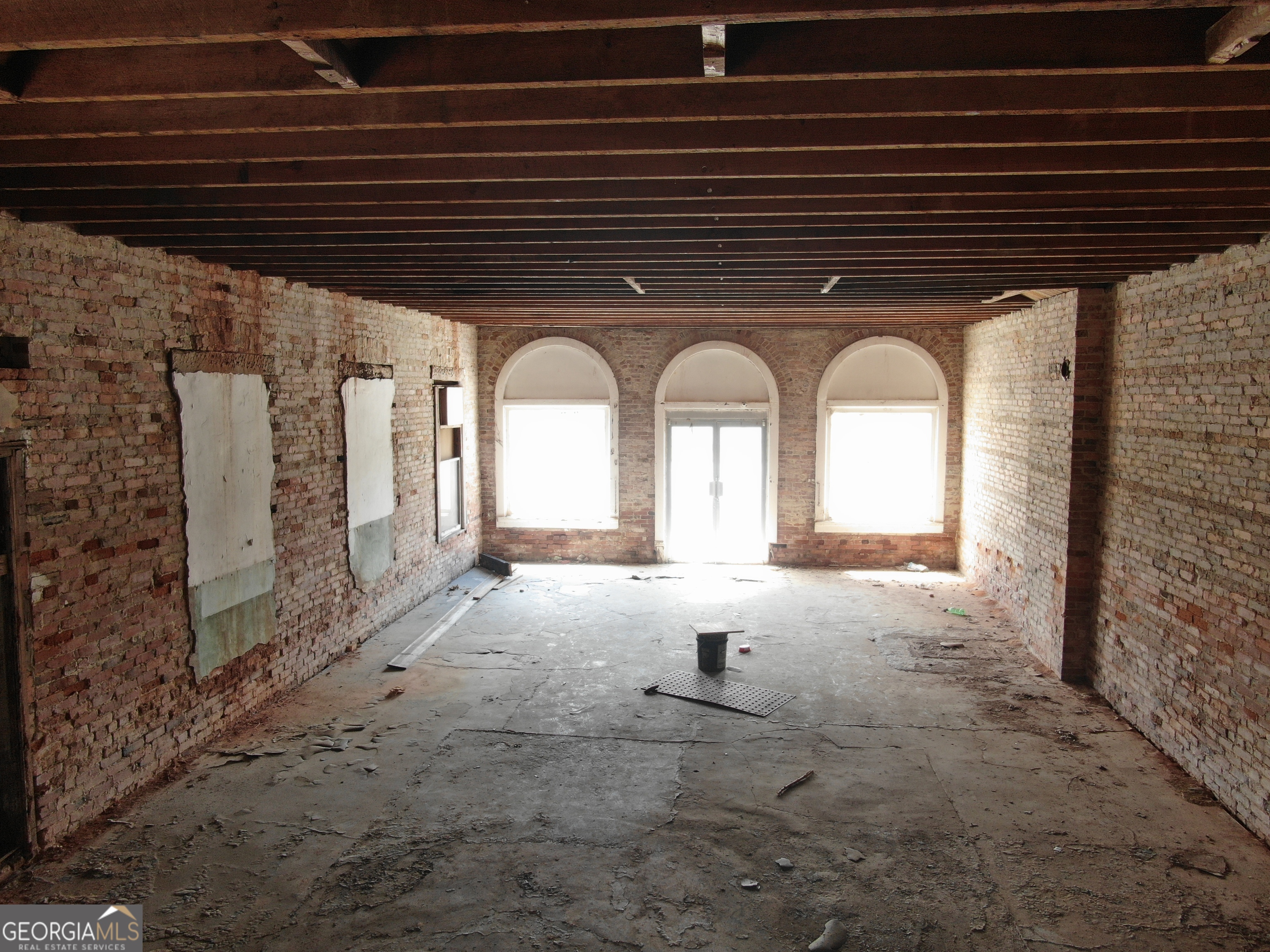 2 W Railroad Avenue Property Photo 7