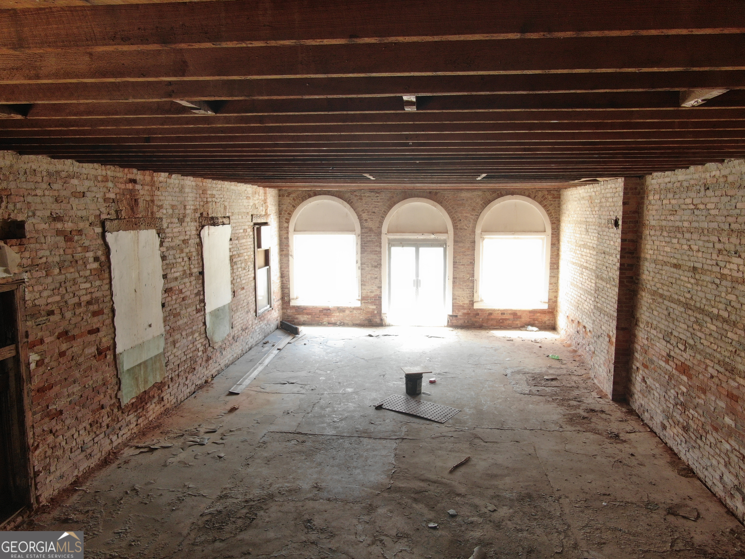 2 W Railroad Avenue Property Photo 8