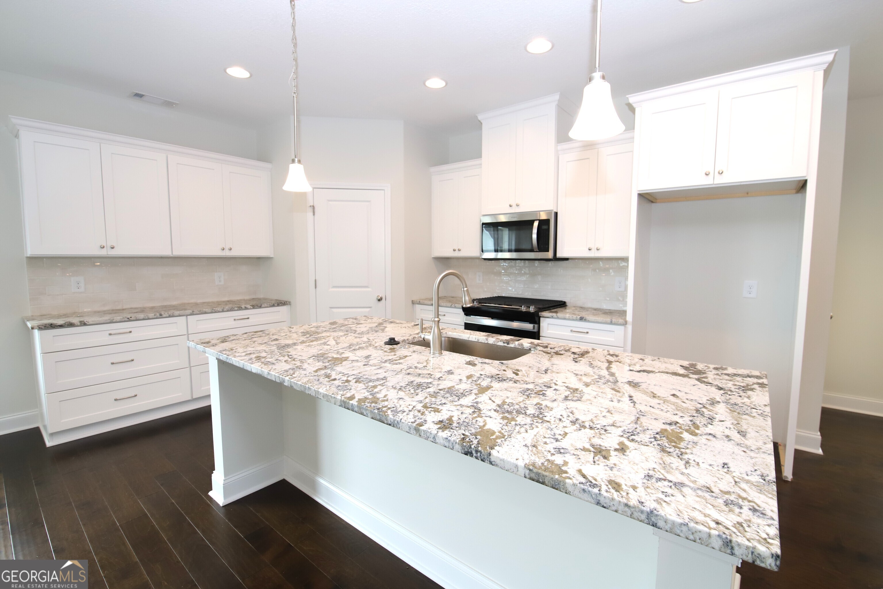112 Celebration Boulevard Property Photo 8