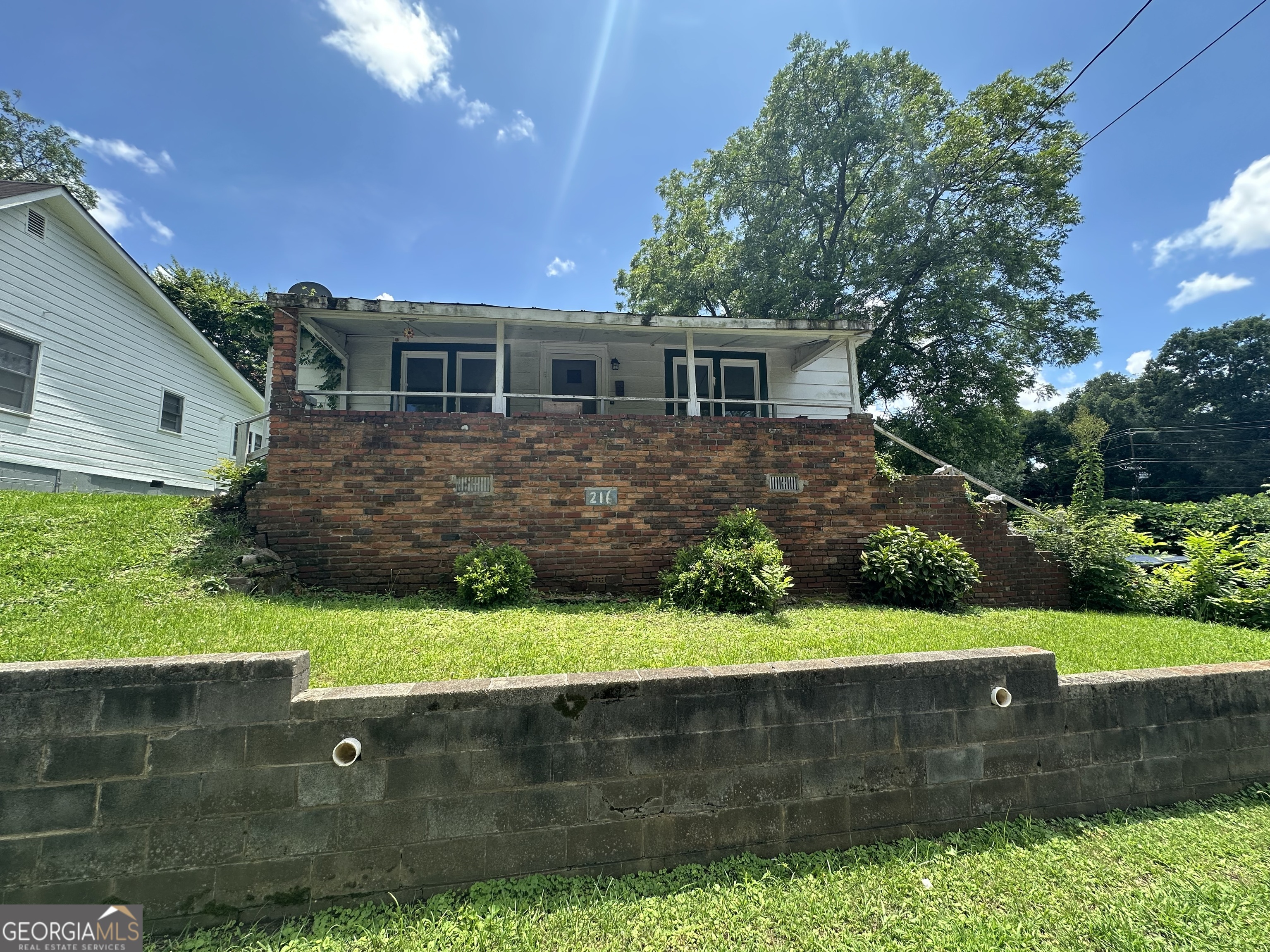 216 E Martin Luther King Jr Drive Property Photo 1