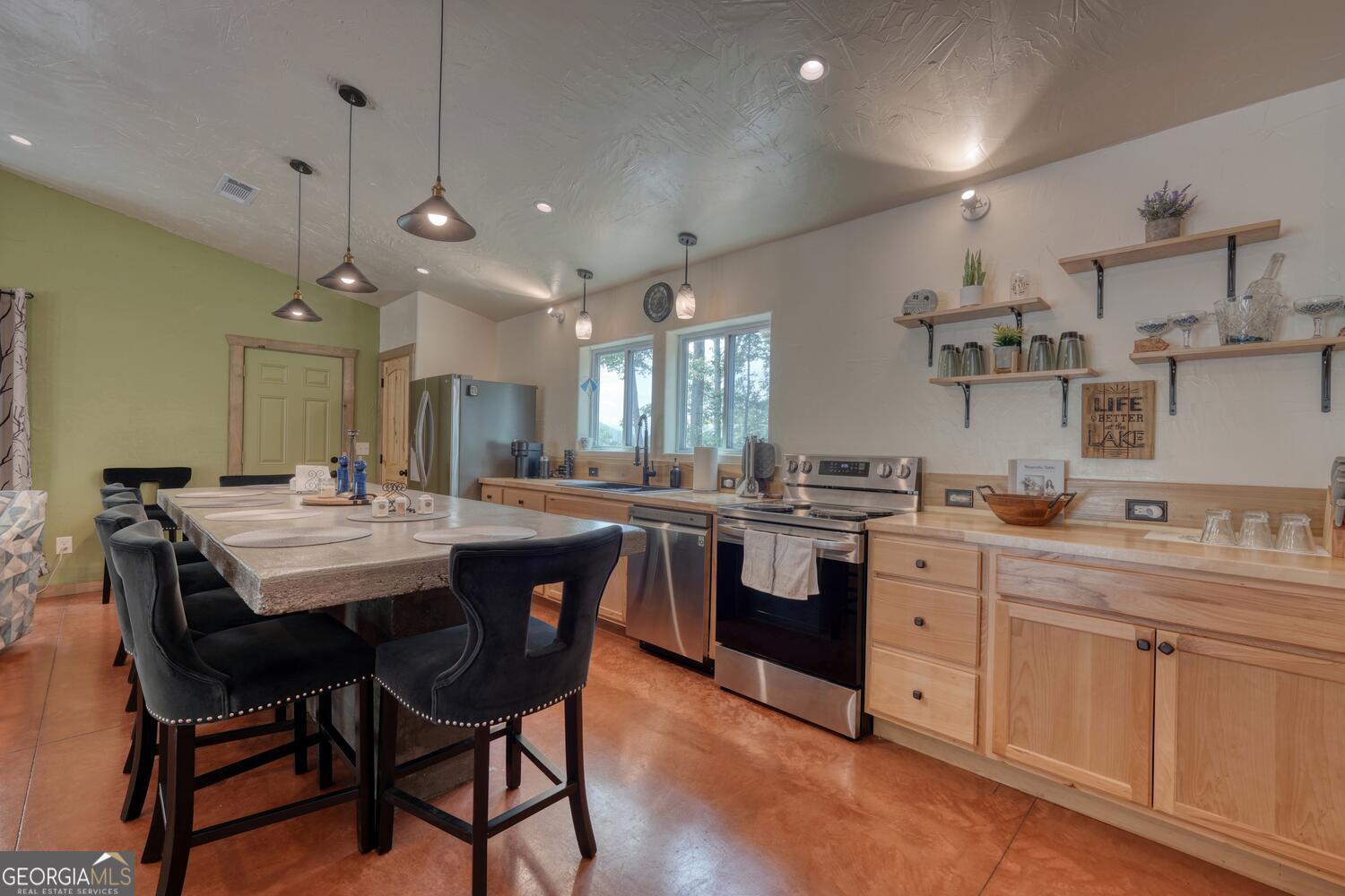 1529 Cedar View Property Photo 3