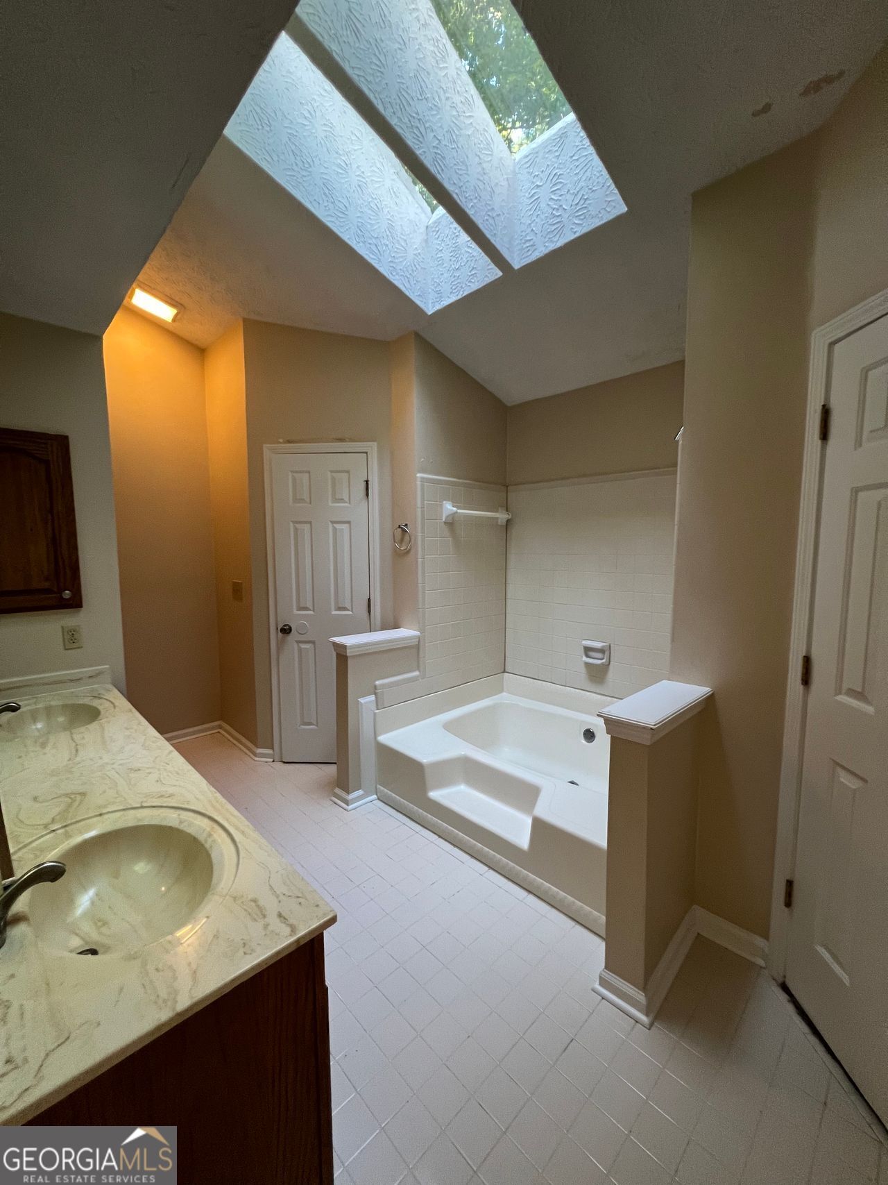 4519 High Grove Property Photo 4