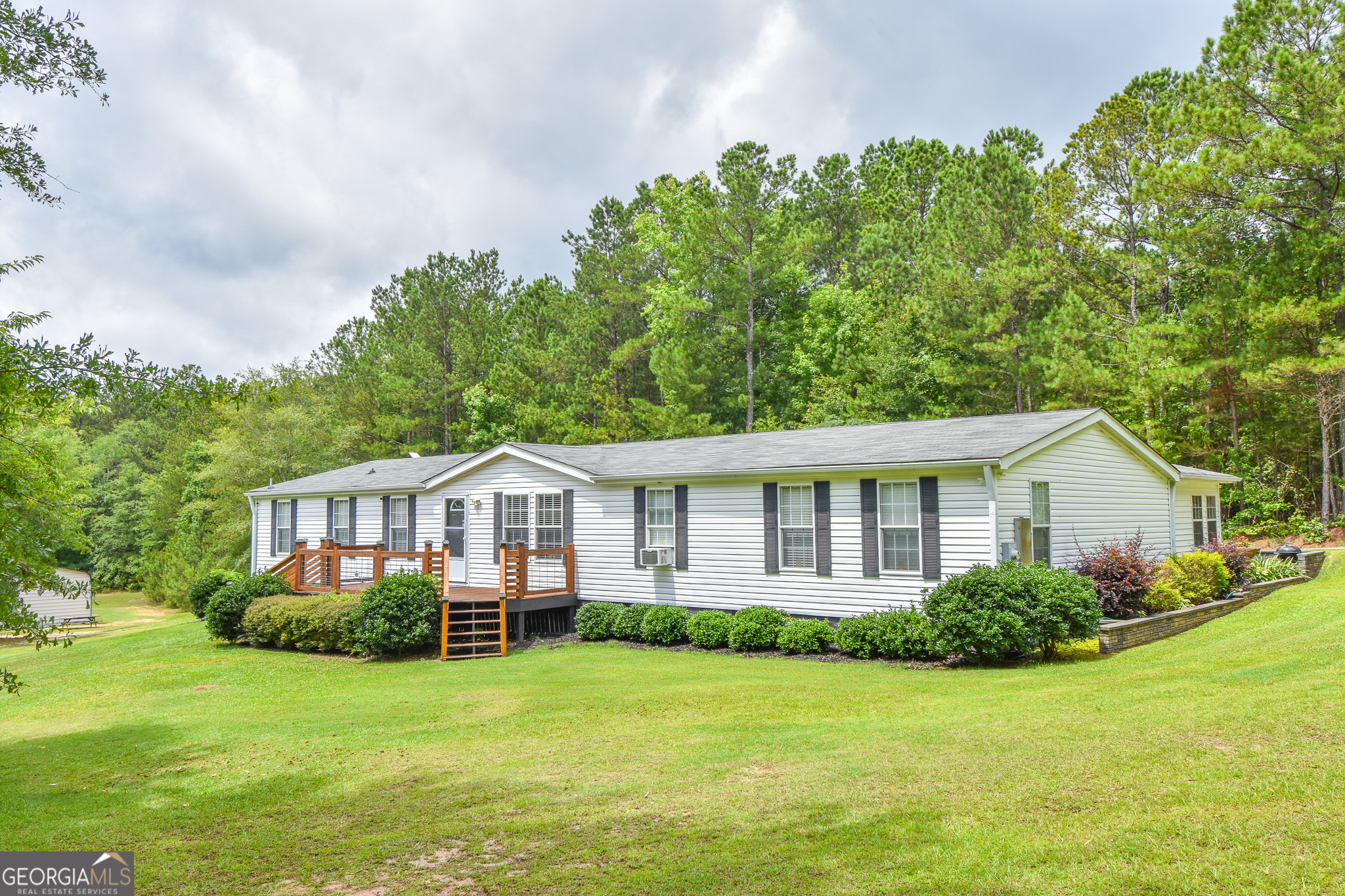 2166 Lagrange Highway Property Photo 1
