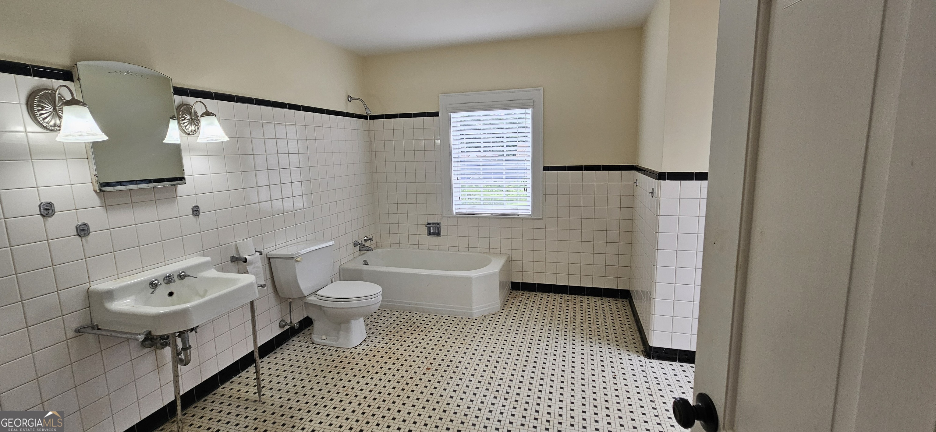 329 Atlanta Highway Se Property Photo 6