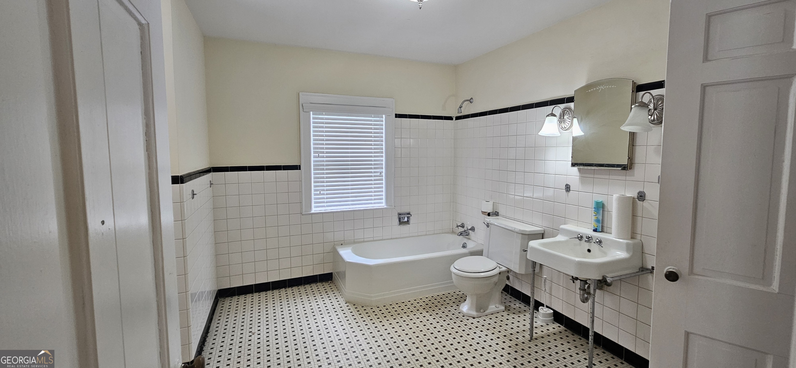 329 Atlanta Highway Se Property Photo 4
