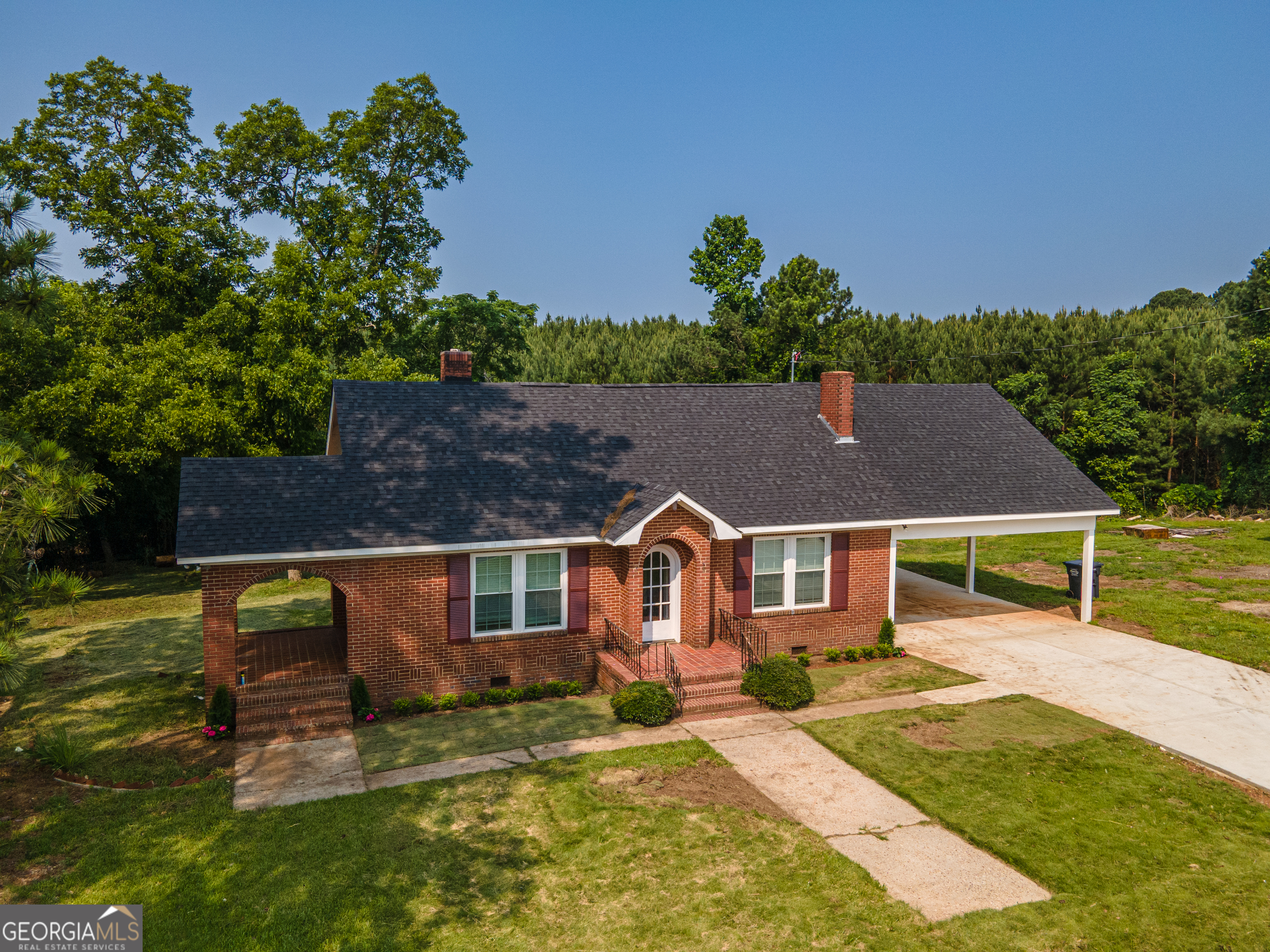 2563 Roosevelt Highway Property Photo 4