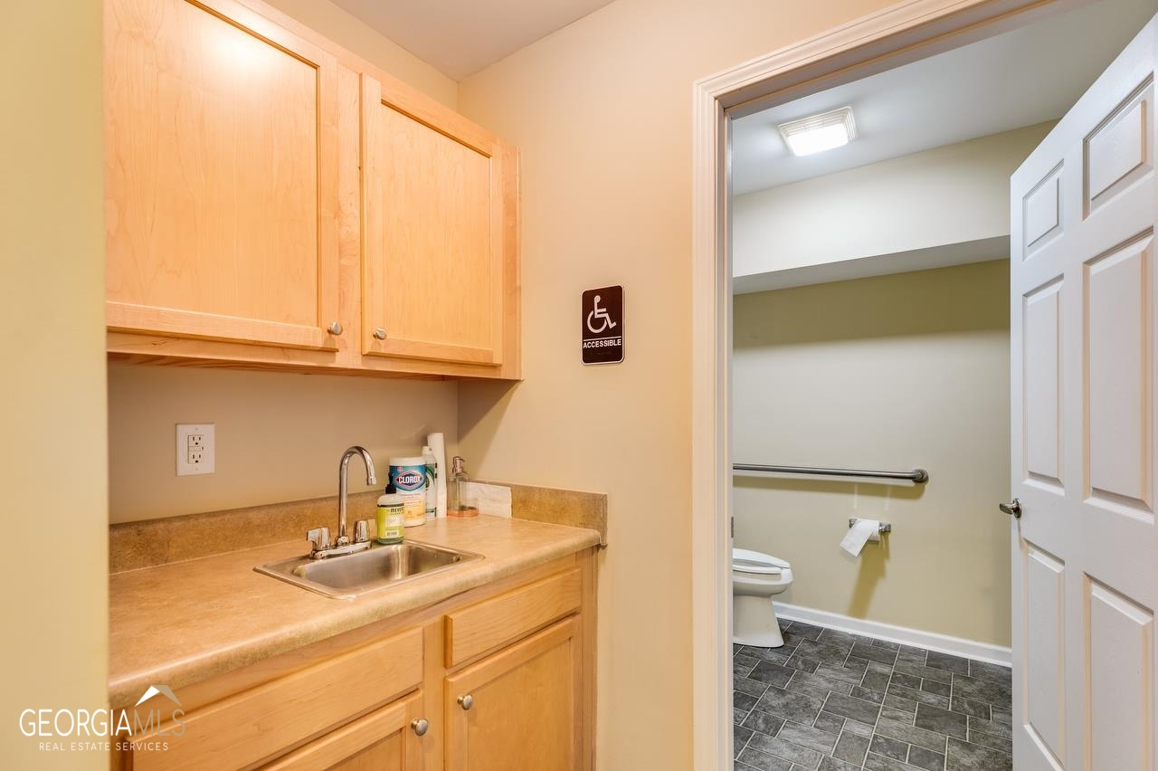 8314 Office Park Drive Property Photo 10