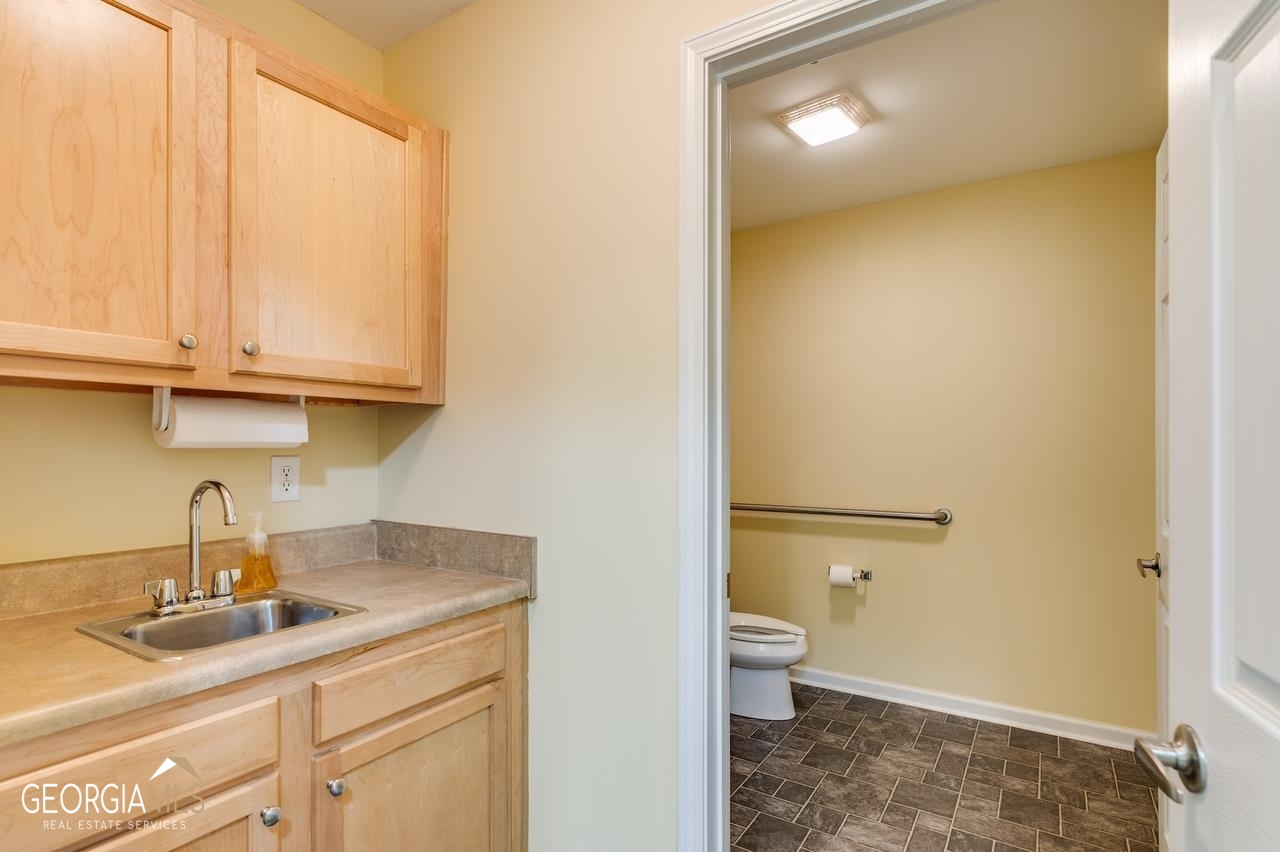 8314 Office Park Drive Property Photo 19