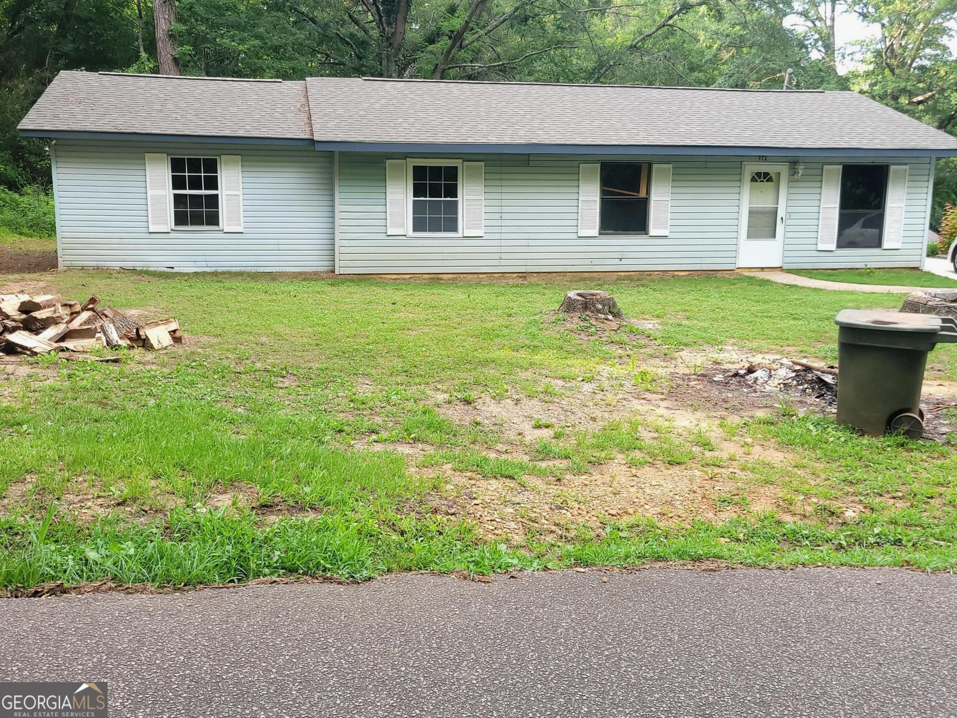972 Strong St Property Photo 1