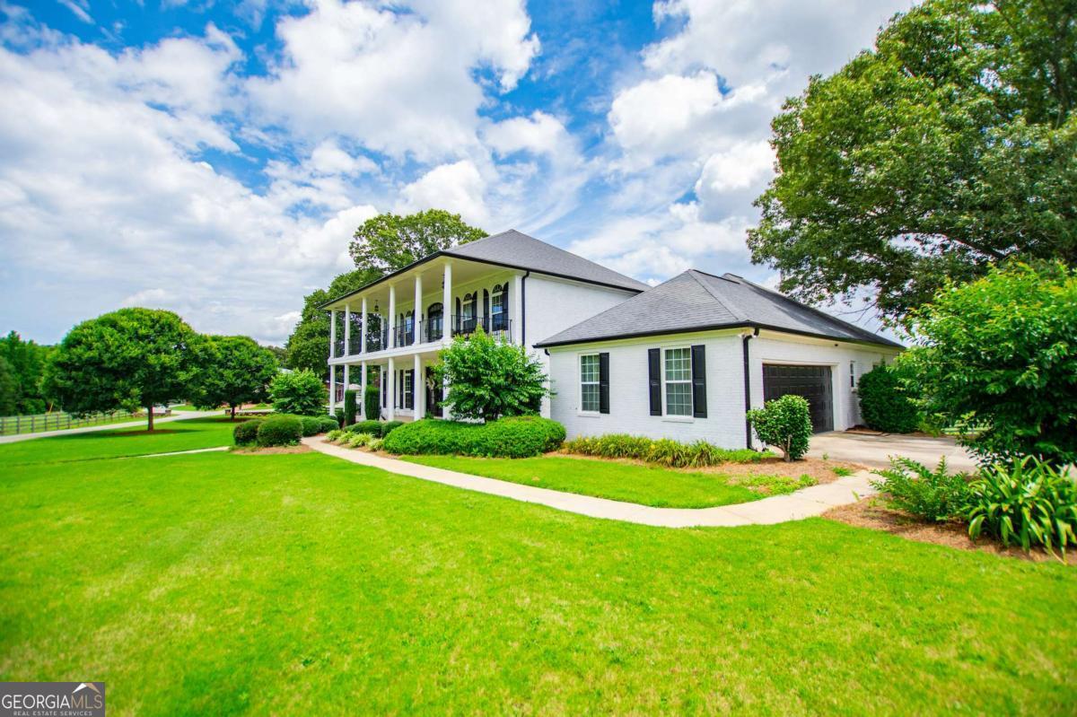 1074 Glenloch Road Property Photo 1