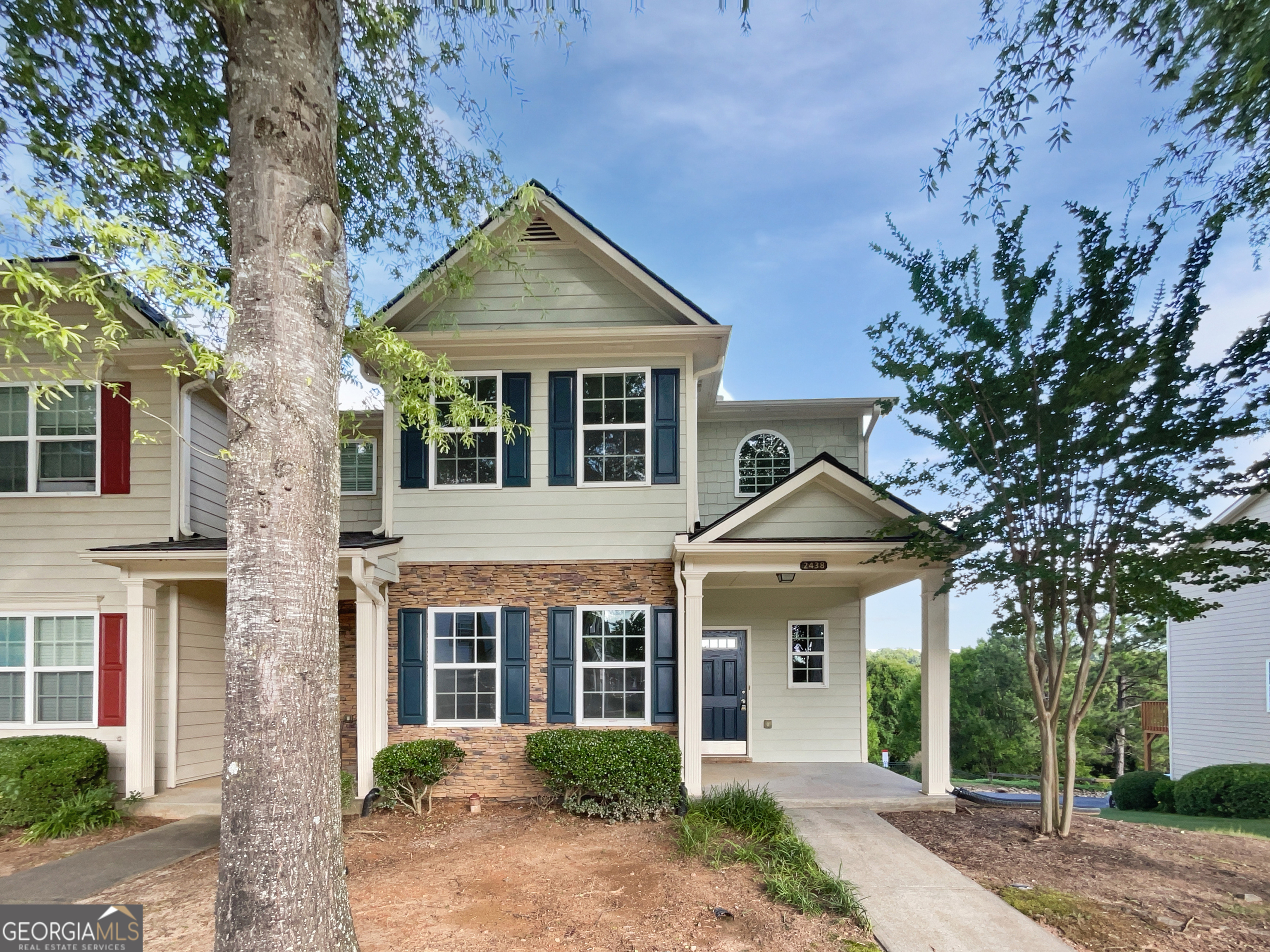 2438 Suwanee Pointe Drive Property Photo 1