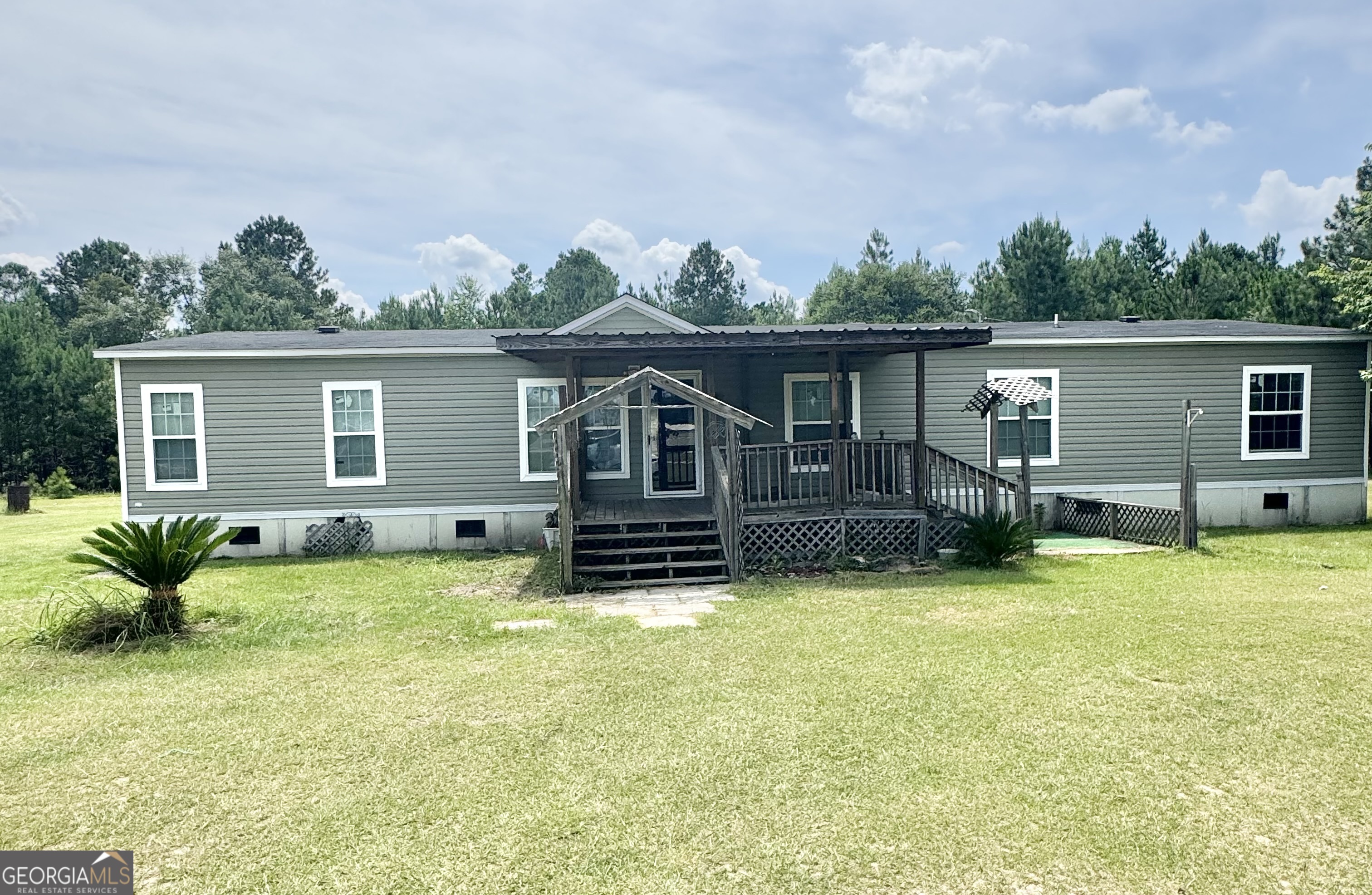 563 Sawmill Road Property Photo 1