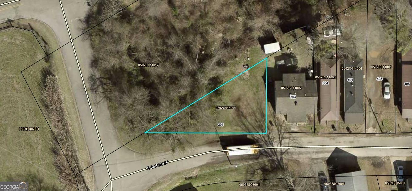 301 E Bacon Street Property Photo 1
