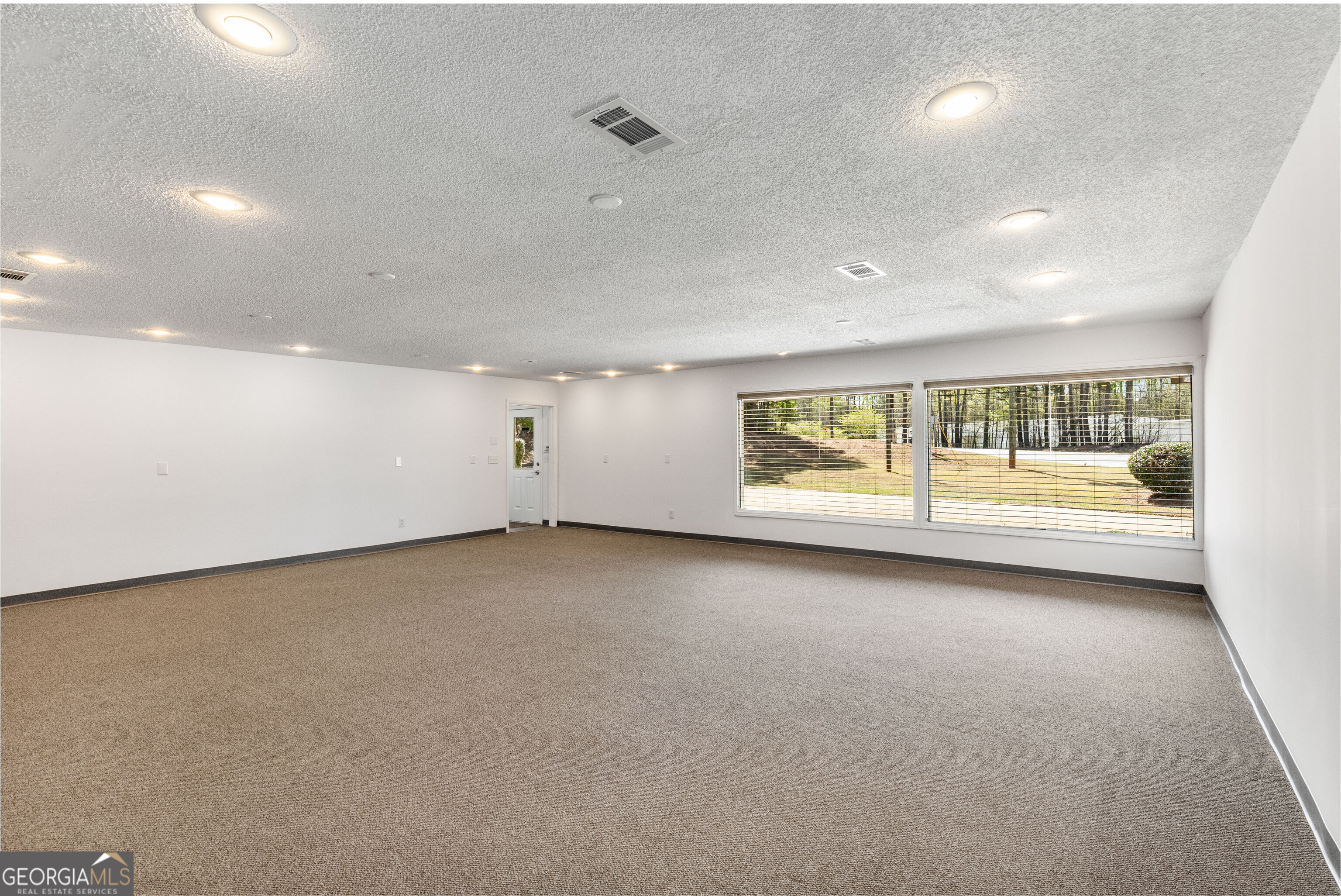 13950 Veterans Memorial Highway Property Photo 8