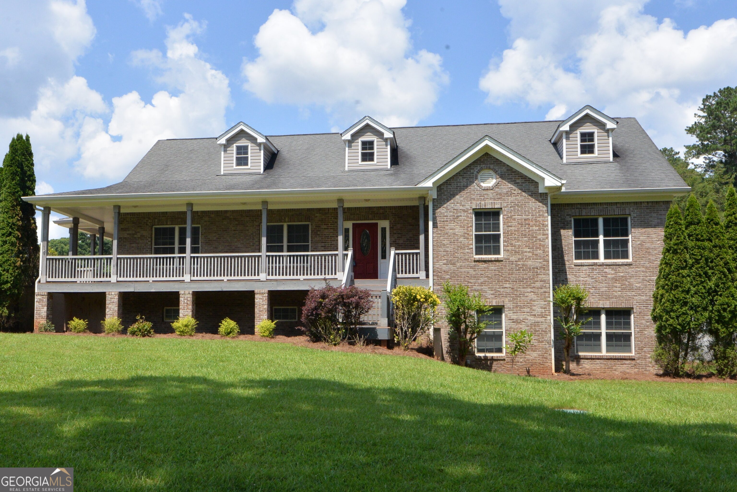 195 Twin Oaks Drive Property Photo 1