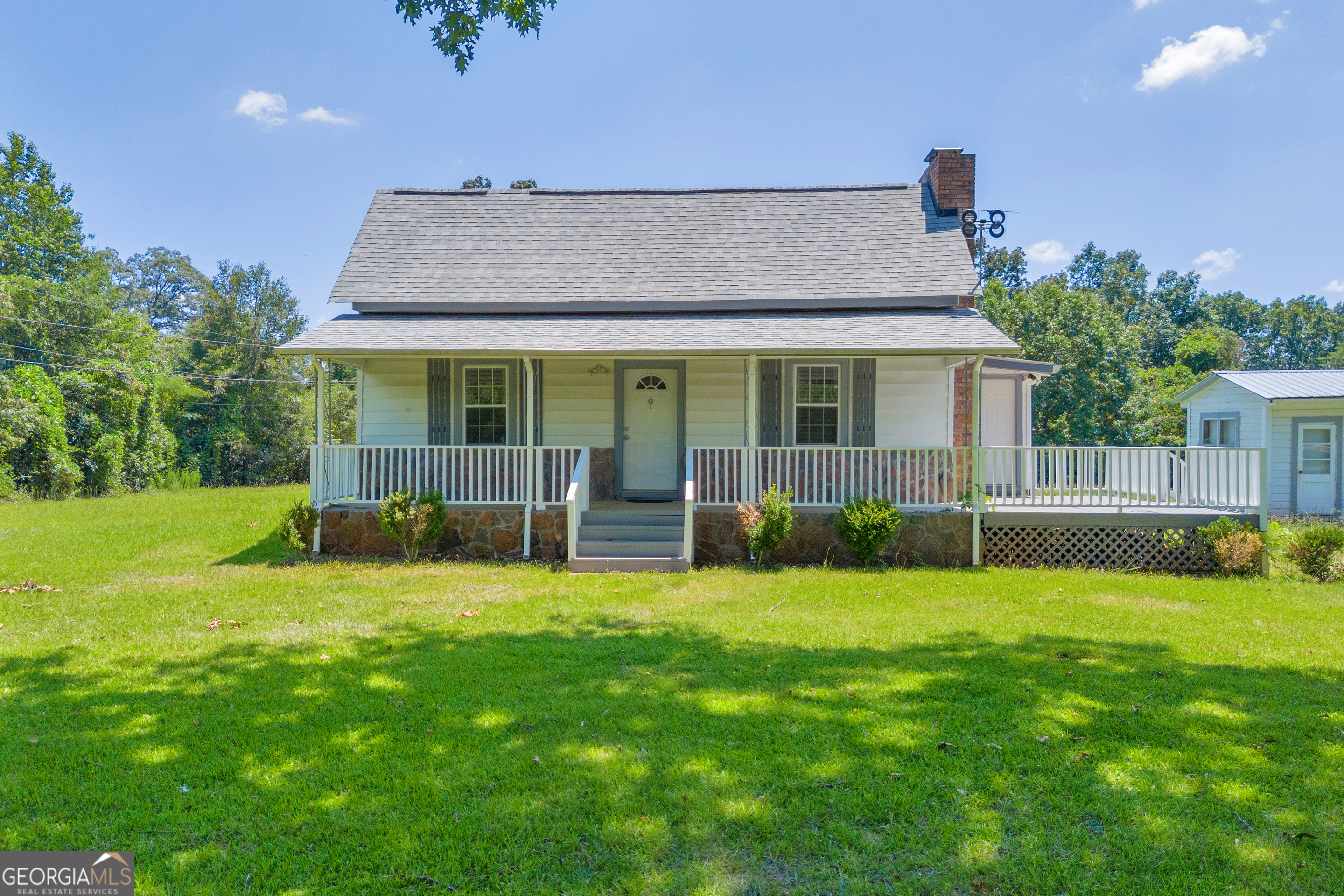 303 Oak Way Drive Property Photo 1