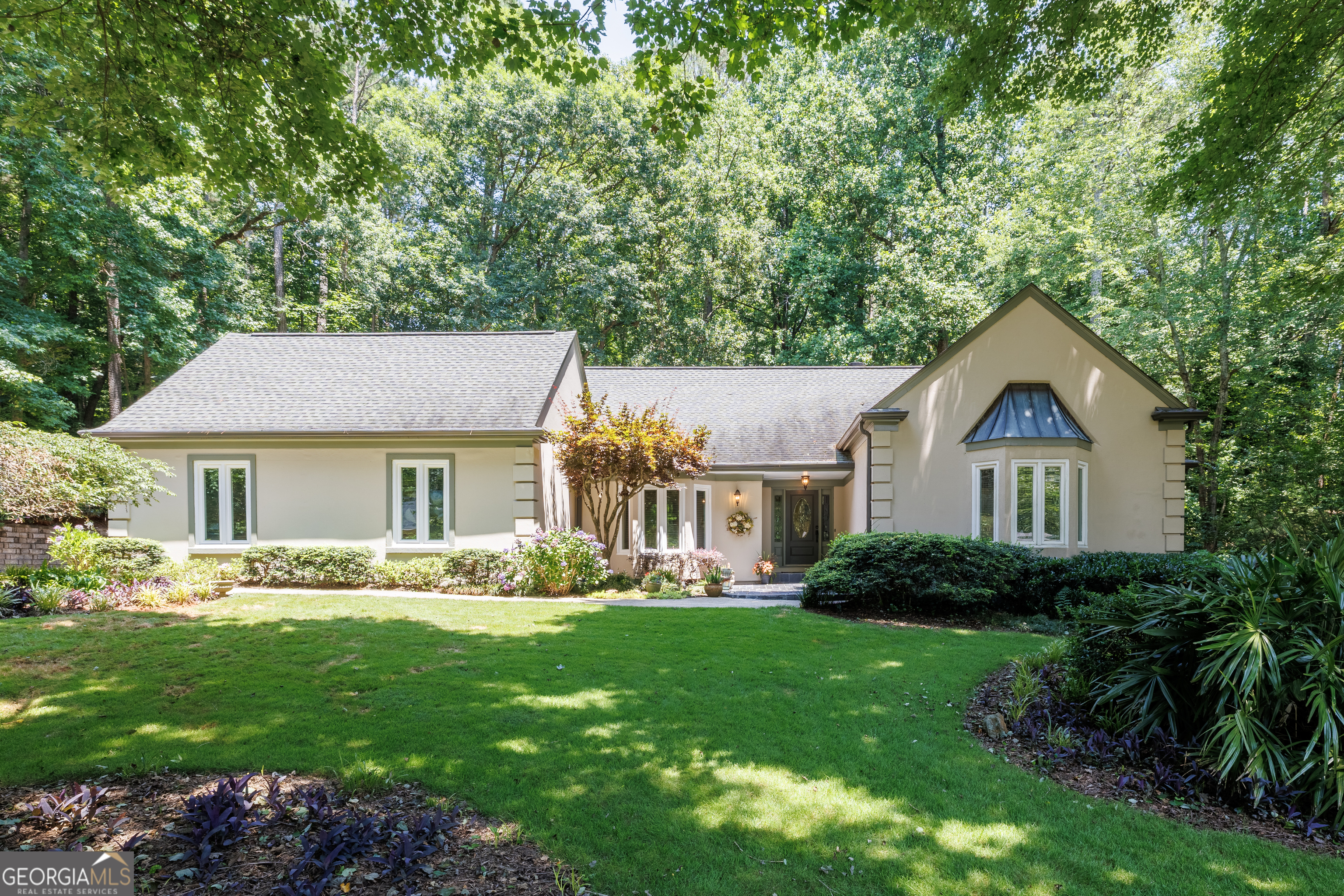 1565 Kings Crossing Property Photo 1