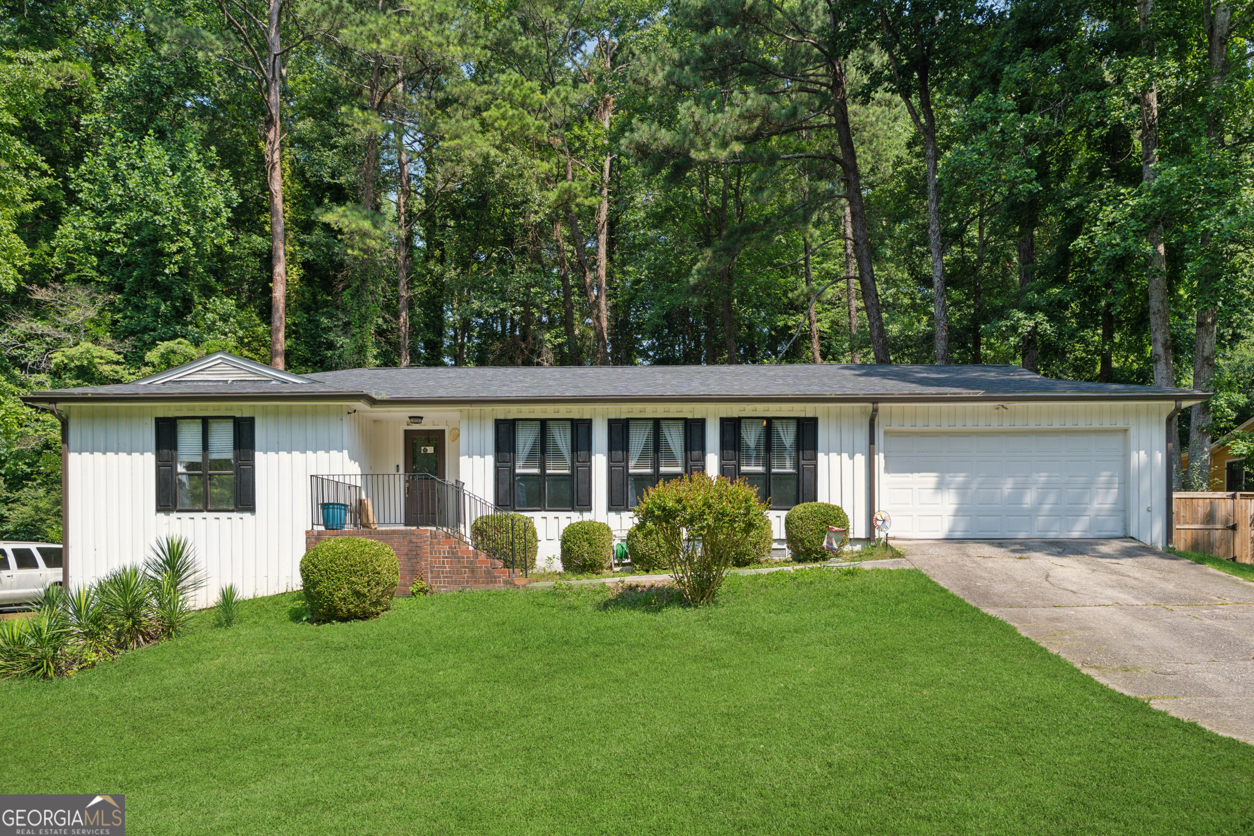 5360 Fieldgreen Drive Property Photo 1