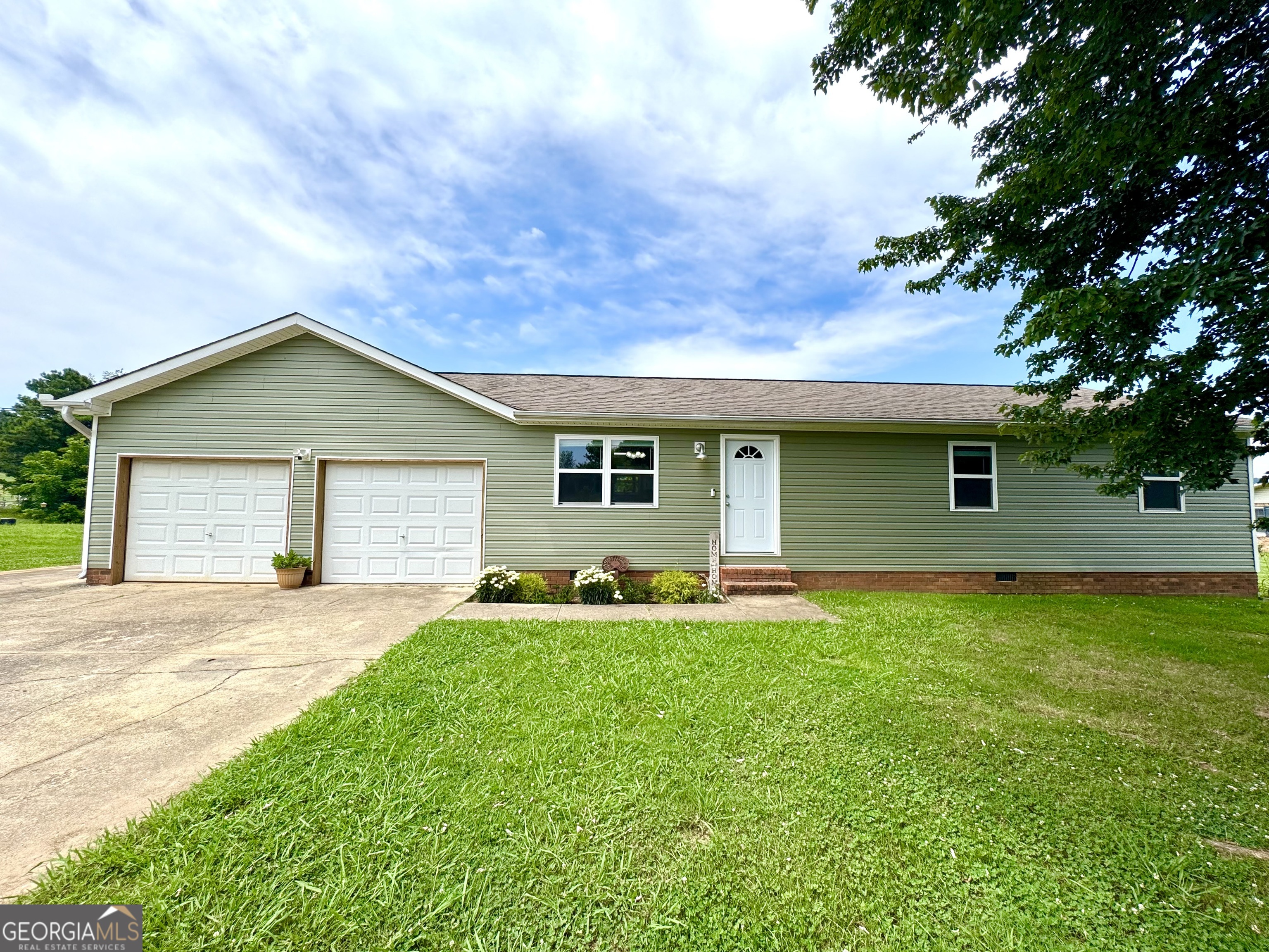 1828 Saunders Road Property Photo 1