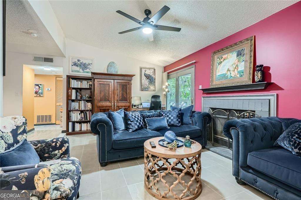 578 Mcgill Place Ne # 578 Property Photo 5