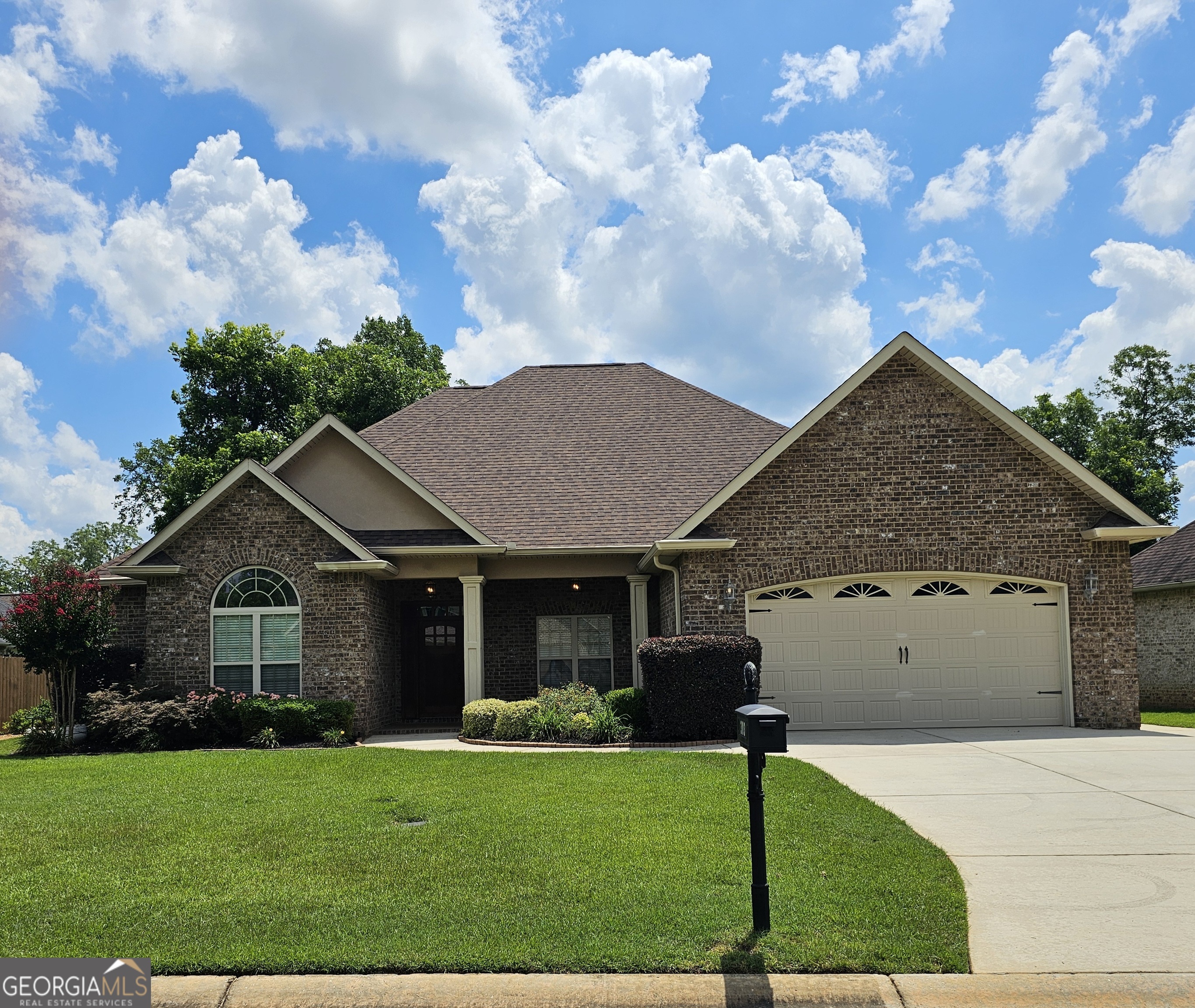 303 Norfolk Circle Property Photo 1