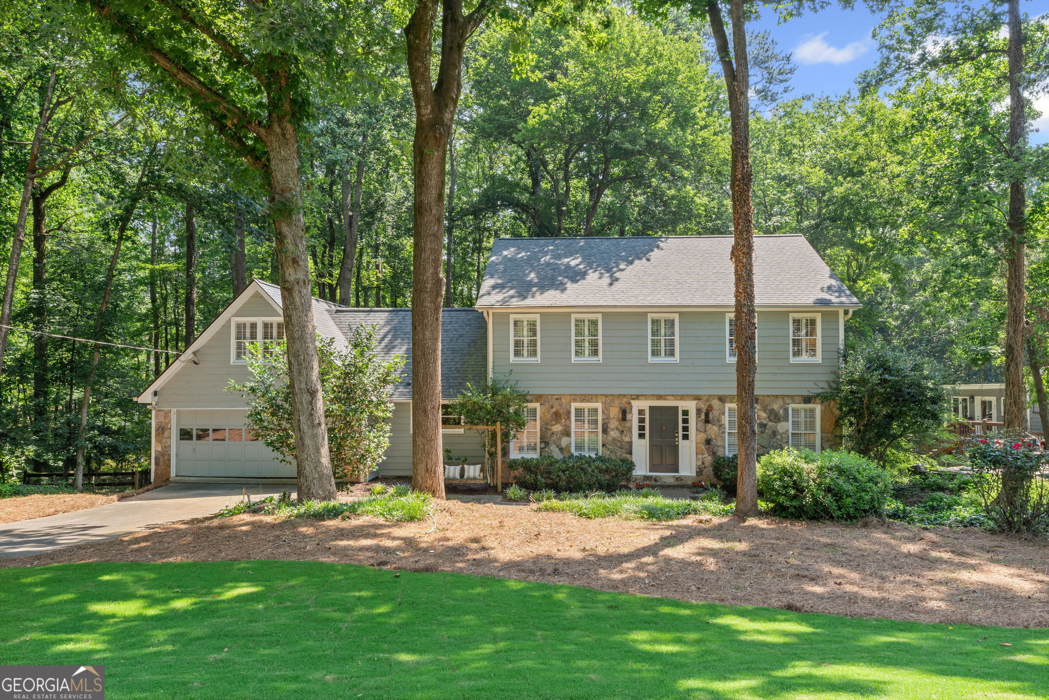 220 Hollyridge Drive Property Photo 1