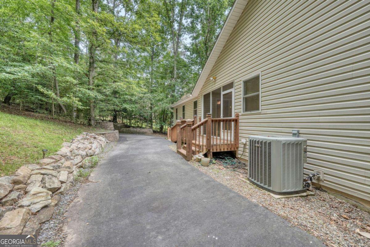 2087 Wood Lake Lane Property Photo 6