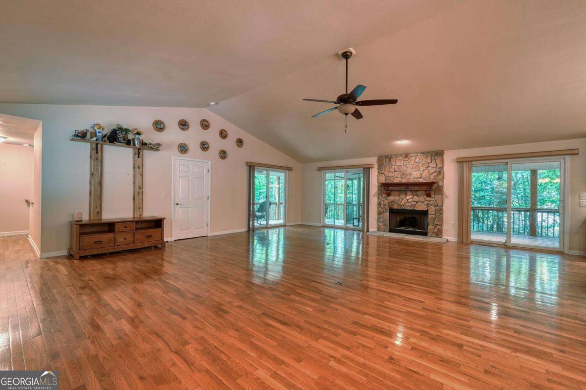 2087 Wood Lake Lane Property Photo 12
