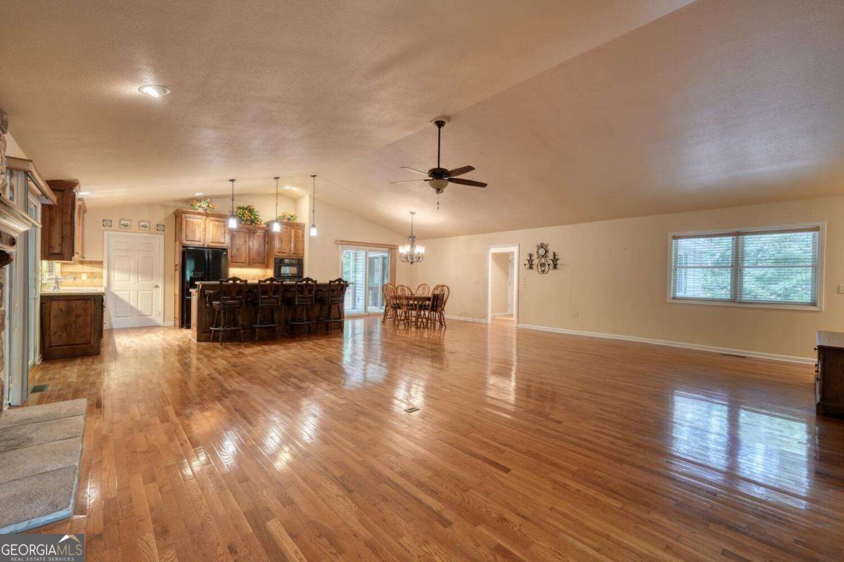 2087 Wood Lake Lane Property Photo 14