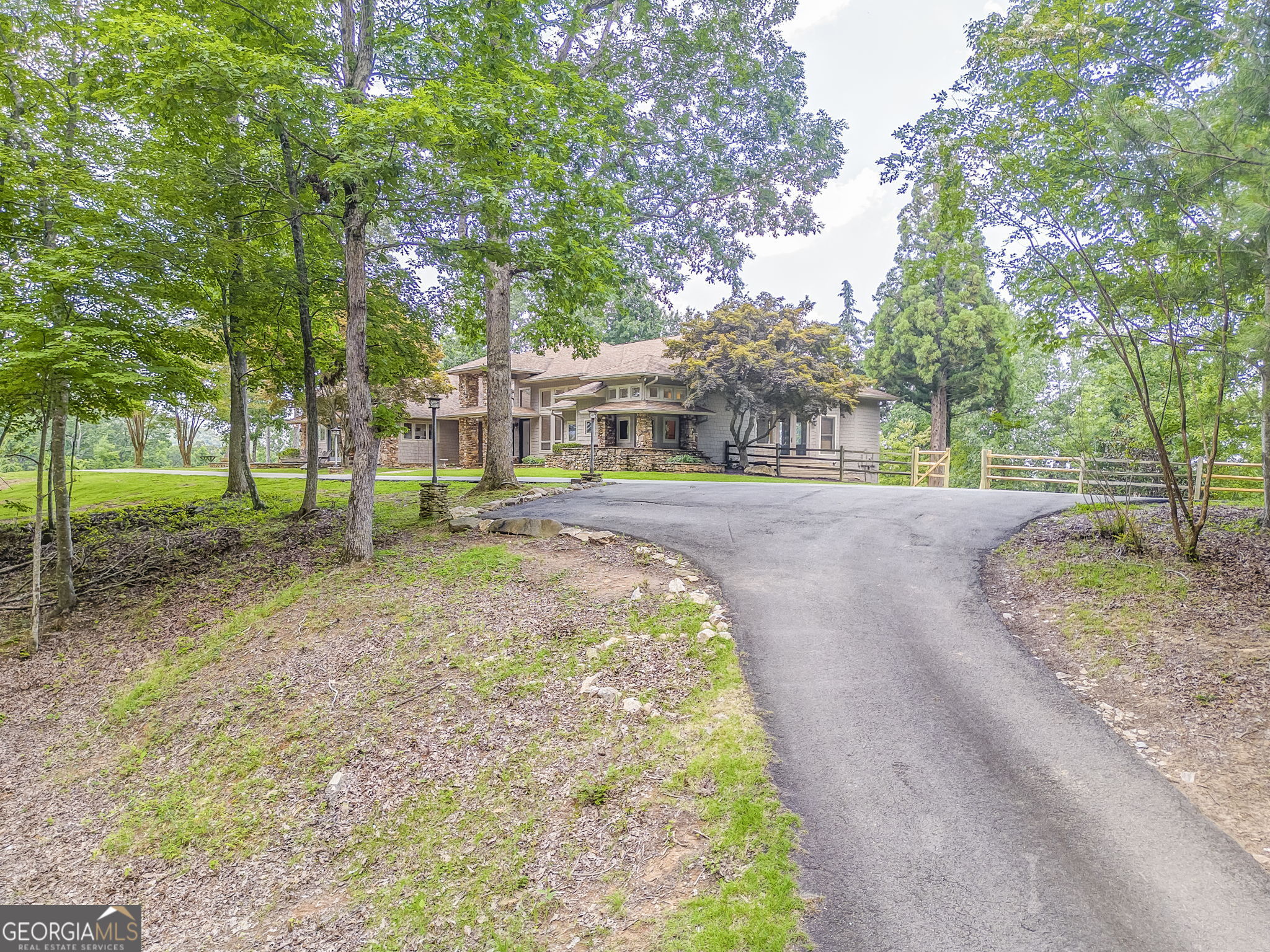 2547 Grandview Road Property Photo 1