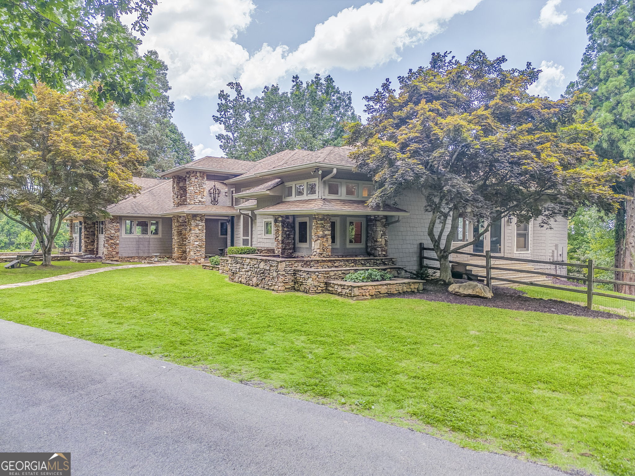 2547 Grandview Road Property Photo 4