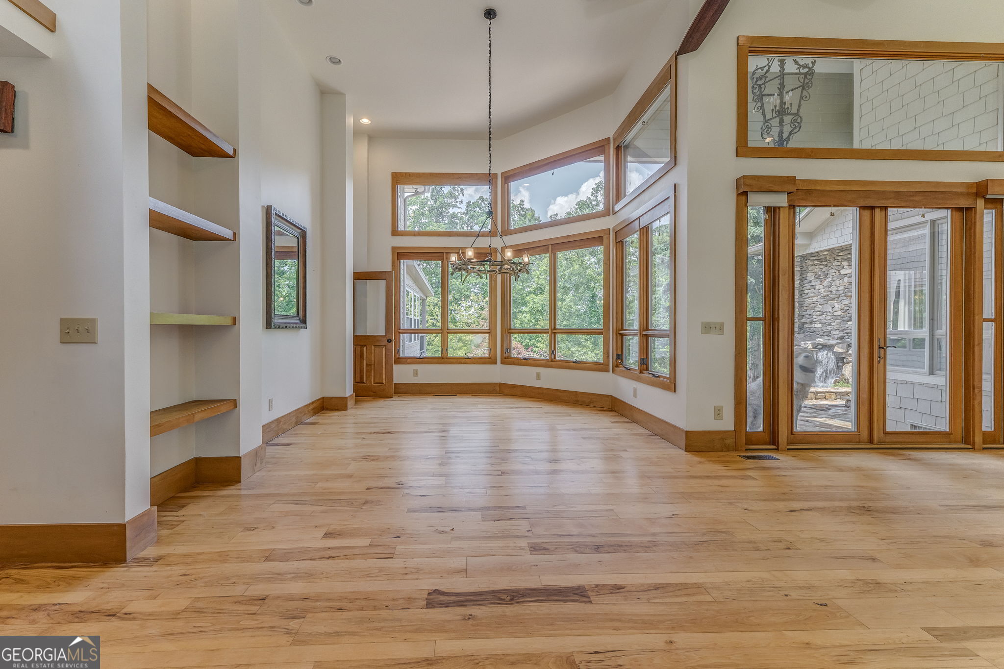 2547 Grandview Road Property Photo 17