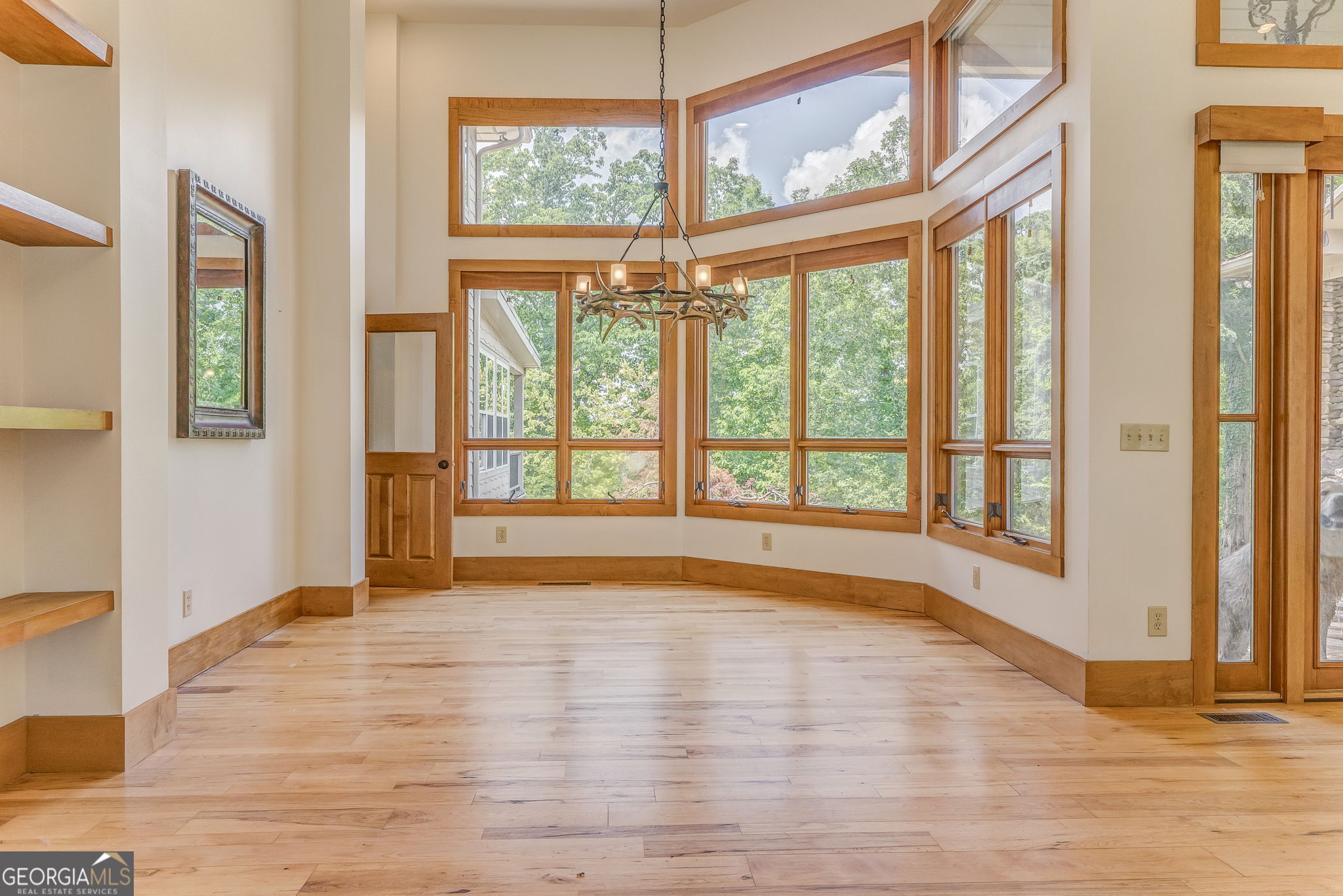 2547 Grandview Road Property Photo 18